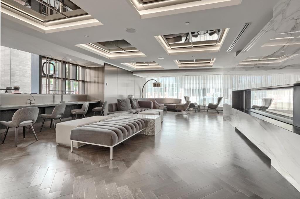Panoramic View - 2 Bed 2 Bath 47th Floor * Montreal