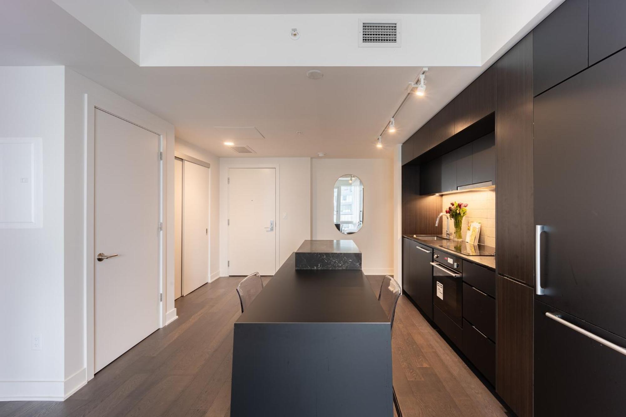 Panoramic View - 2 Bed 2 Bath 47th Floor Apartment Montreal
