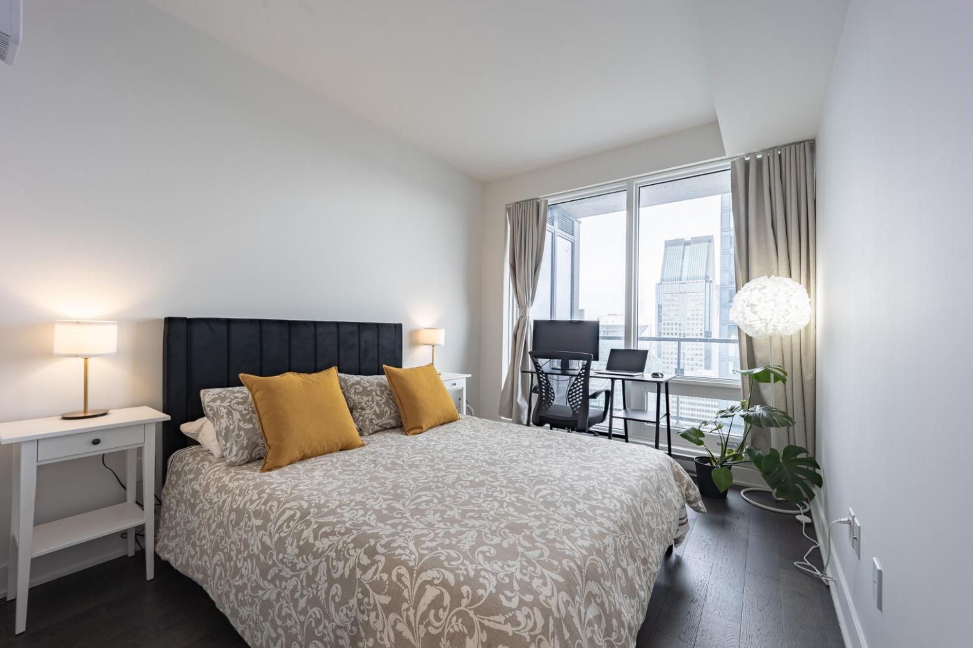 Panoramic View - 2 Bed 2 Bath 47th Floor