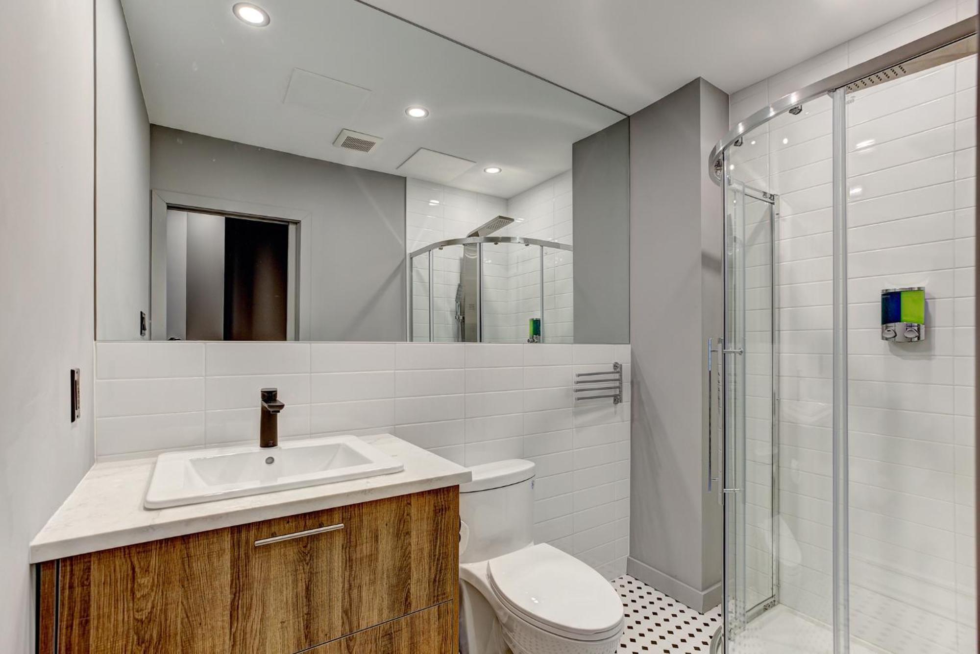 Apartment Stanley Court Apartments By Simplissimmo Montreal