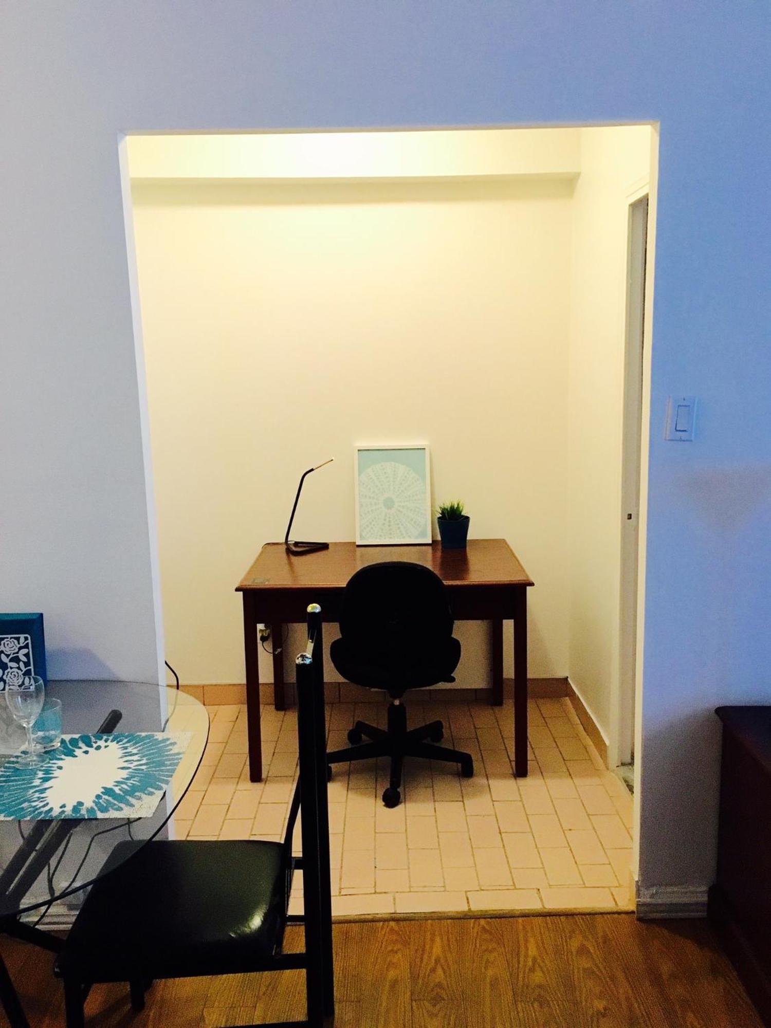 Apartment Stylish Apartment: Comfortable In The Golden Square Mile