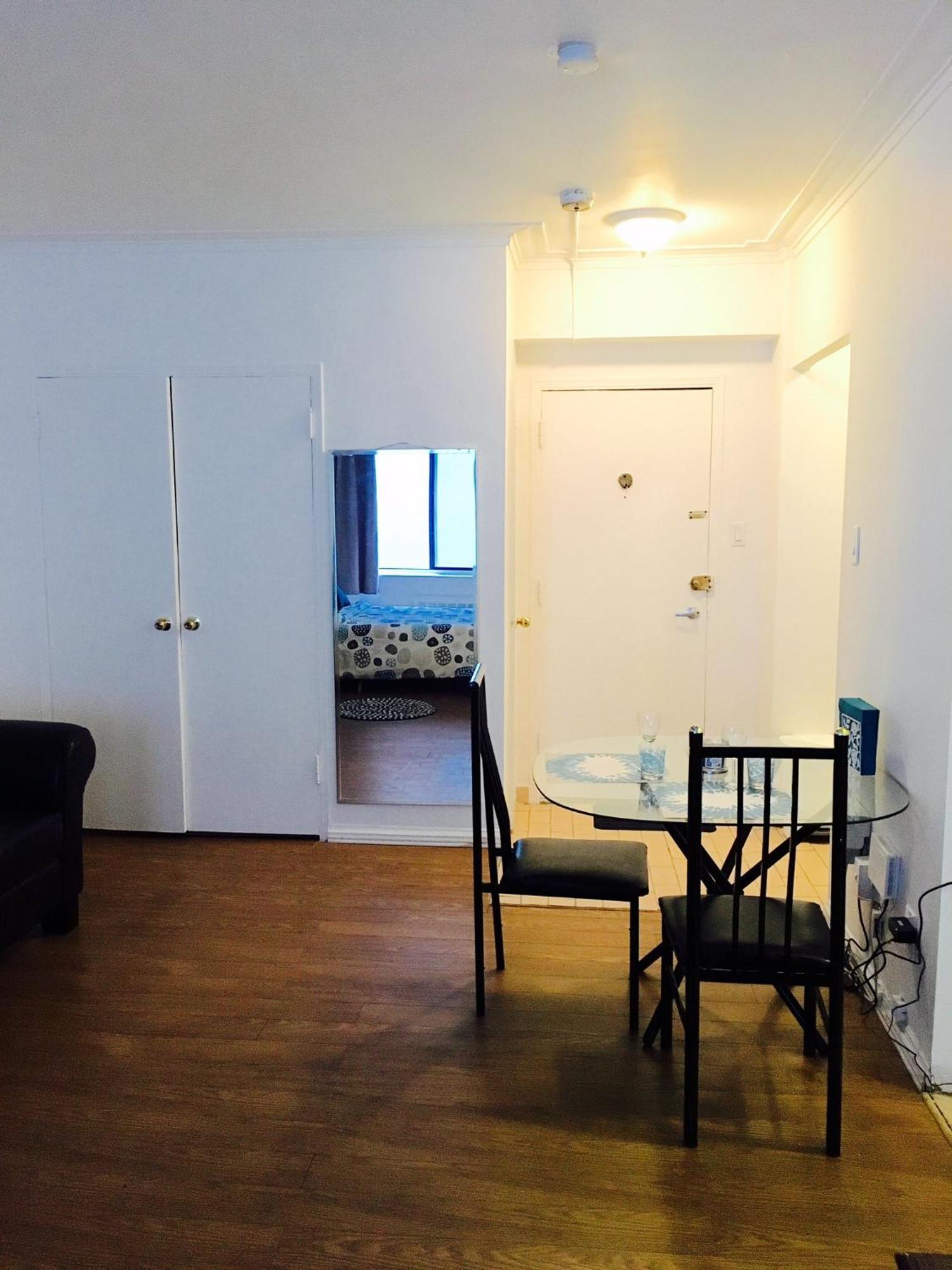 Stylish Apartment: Comfortable In The Golden Square Mile