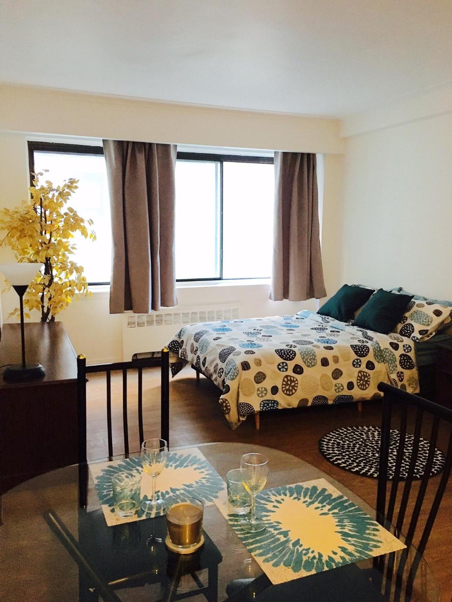 Stylish Apartment: Comfortable In The Golden Square Mile Apartment *