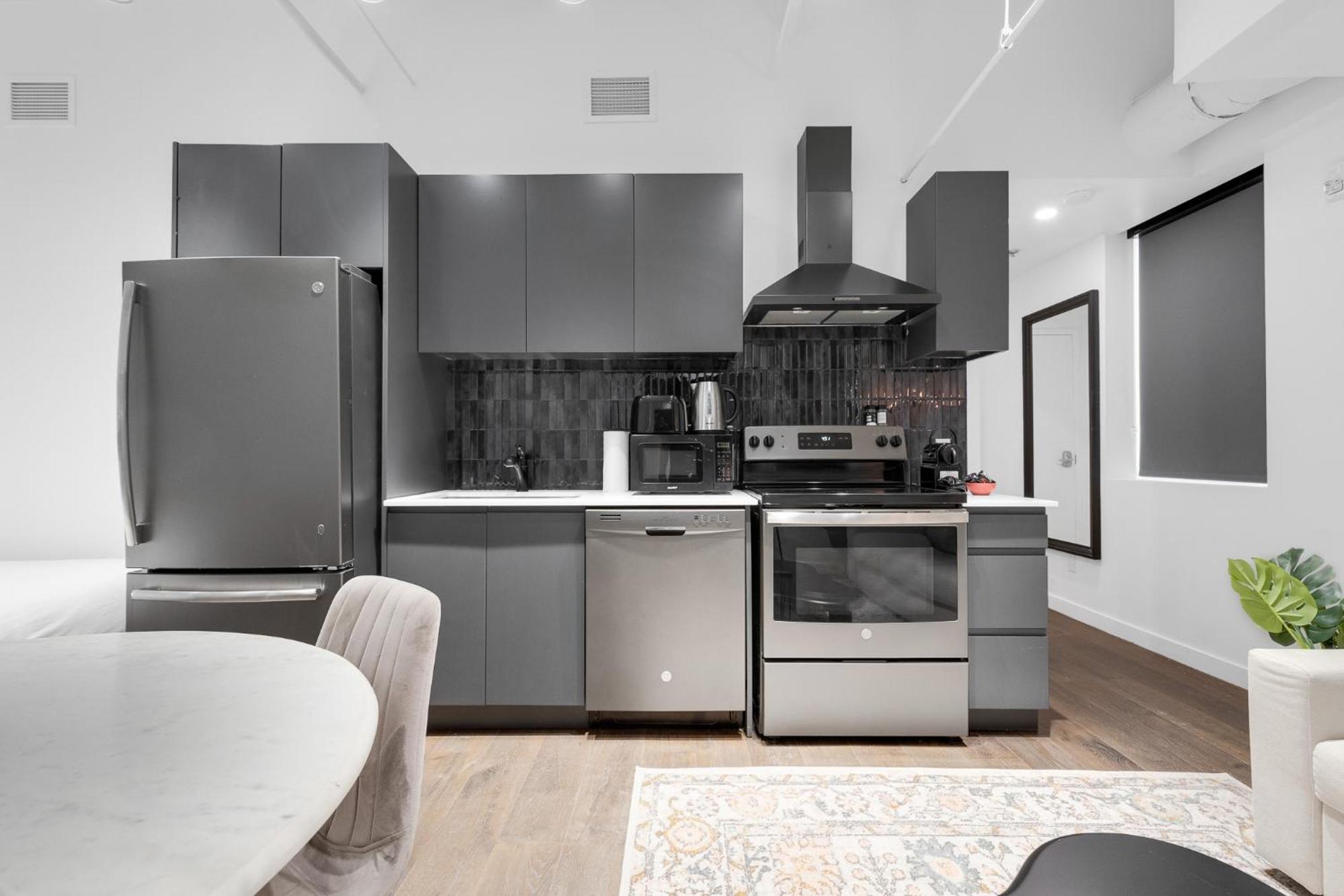 Apartment Bakan - Sainte Catherine Montreal