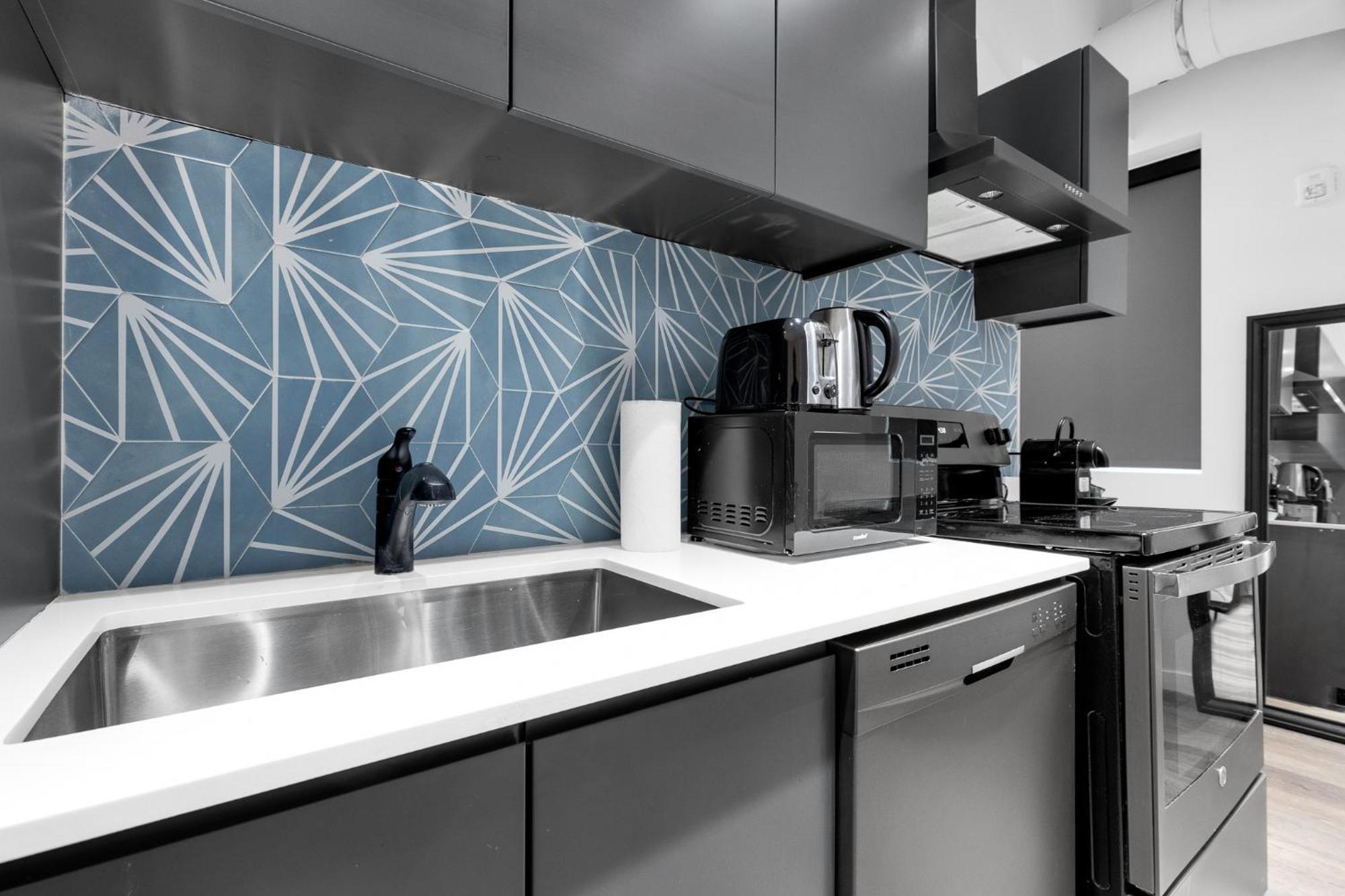 Bakan - Sainte Catherine Montreal