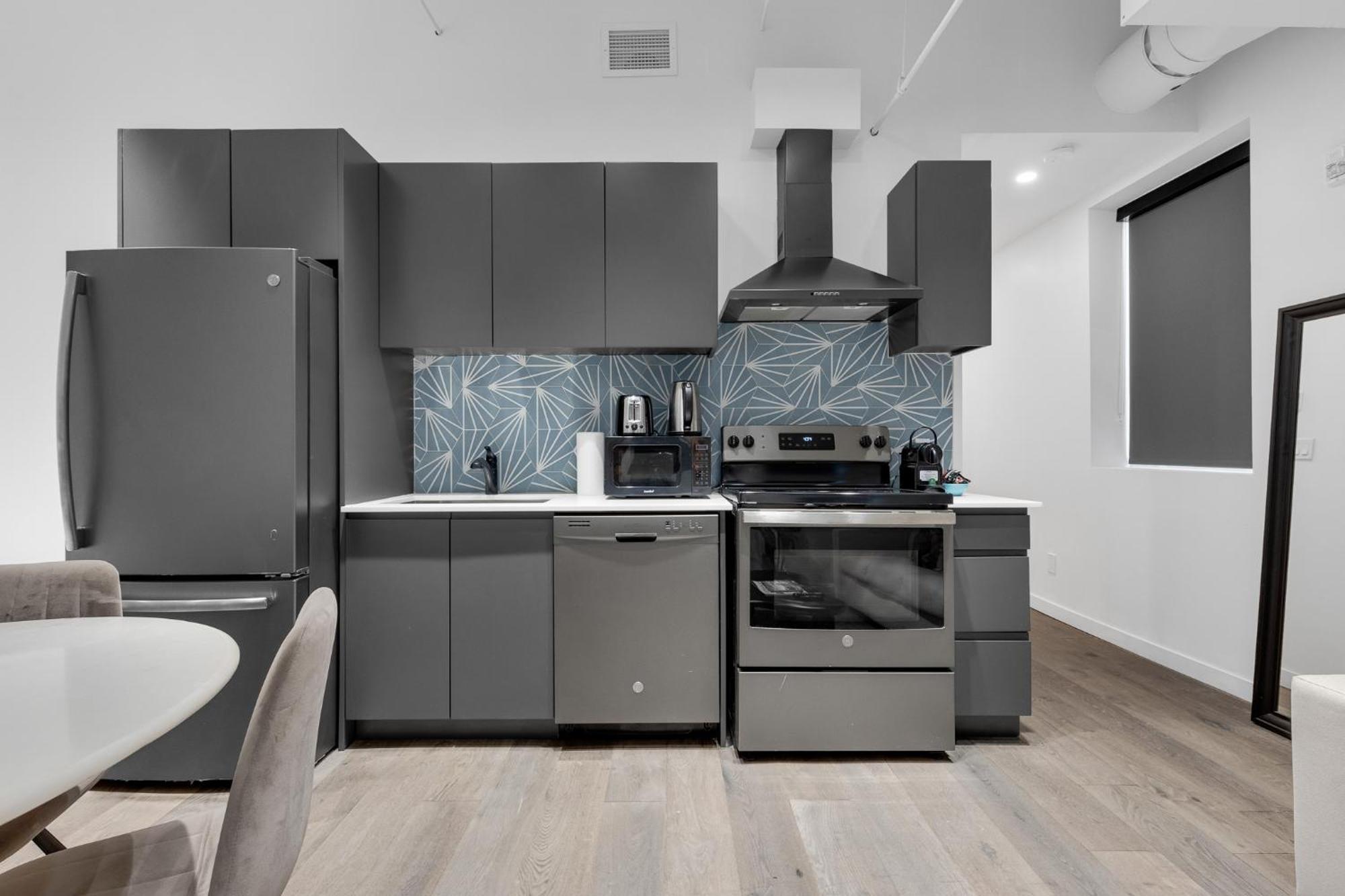 Bakan - Sainte Catherine * Montreal