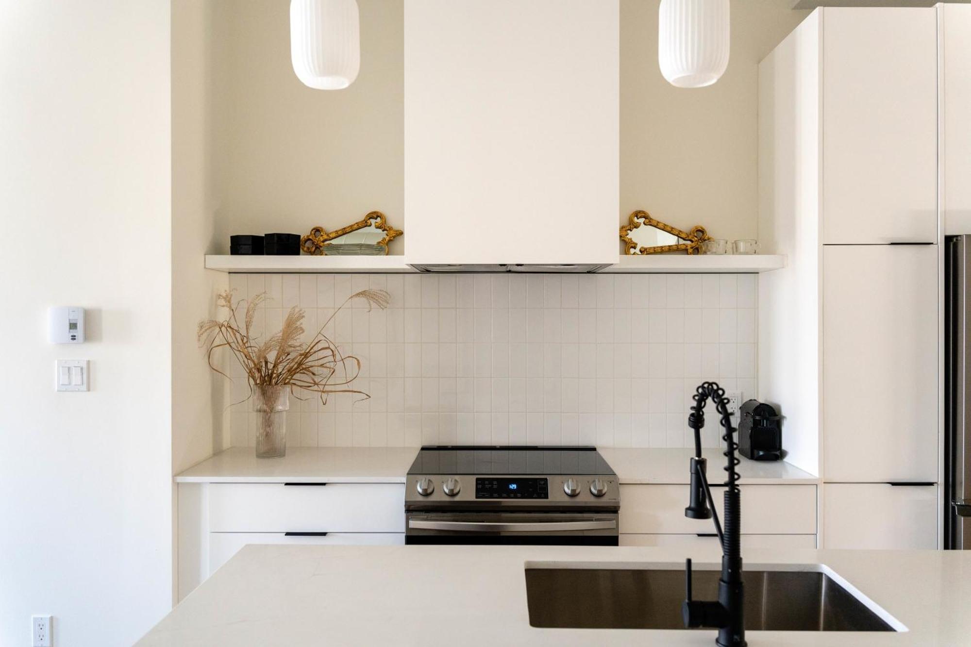 Maison Place Jacques-cartier By Luxury In Transit Montreal
