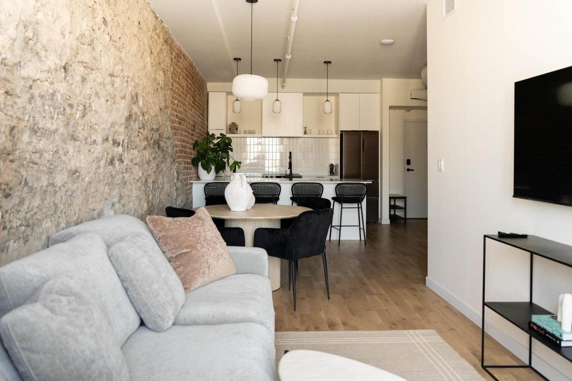Maison Place Jacques-cartier By Luxury In Transit Montreal