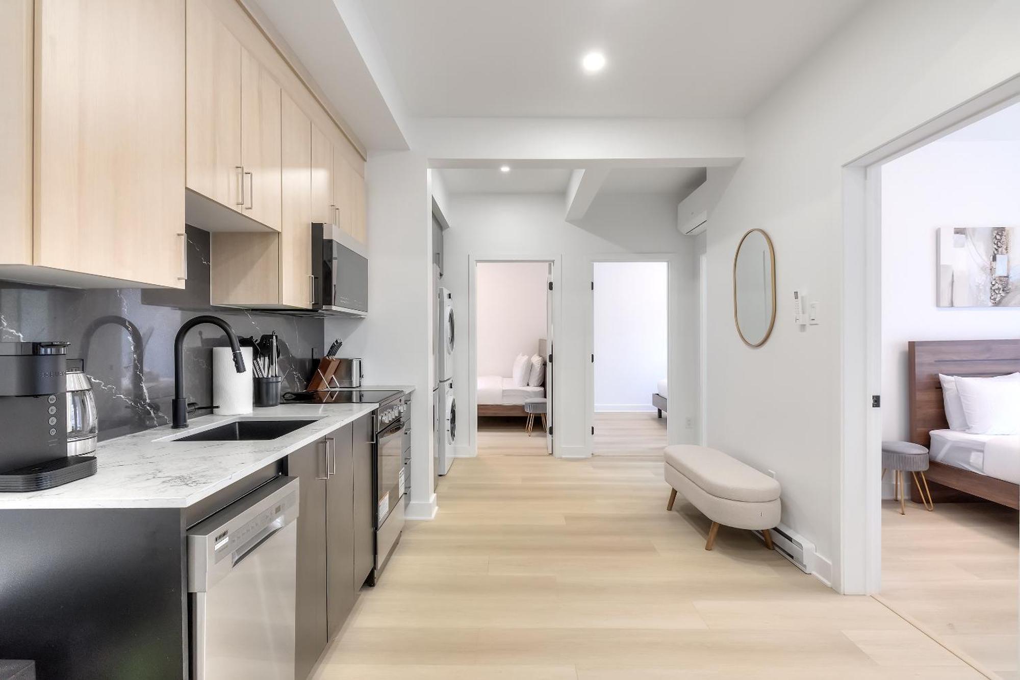 Apartment Free Indoor Parking Cozy & Spacious In Heart Of Downtown *