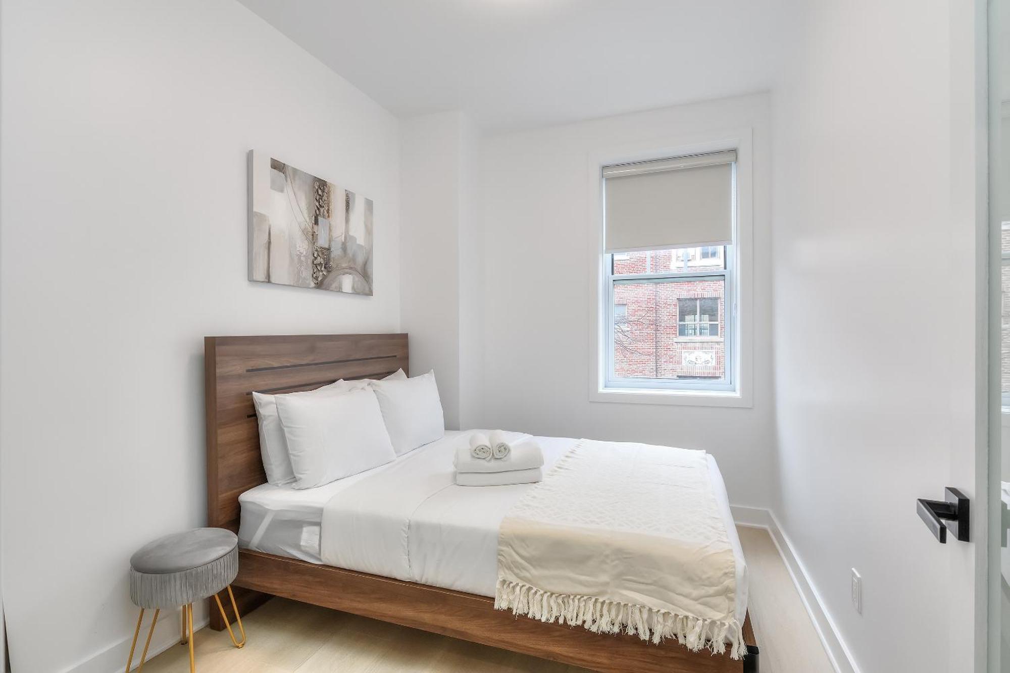 Free Indoor Parking Cozy & Spacious In Heart Of Downtown Apartment Montreal