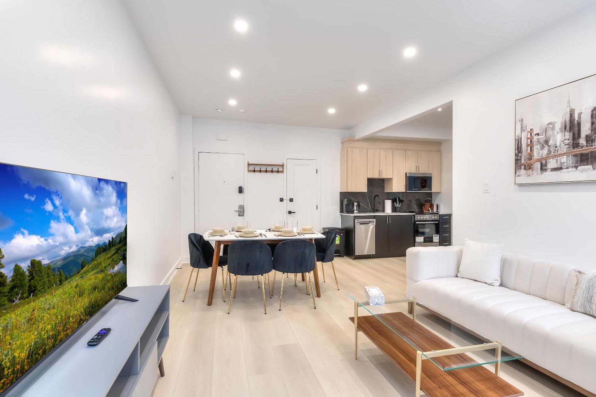 Free Indoor Parking Cozy & Spacious In Heart Of Downtown Apartment Montreal