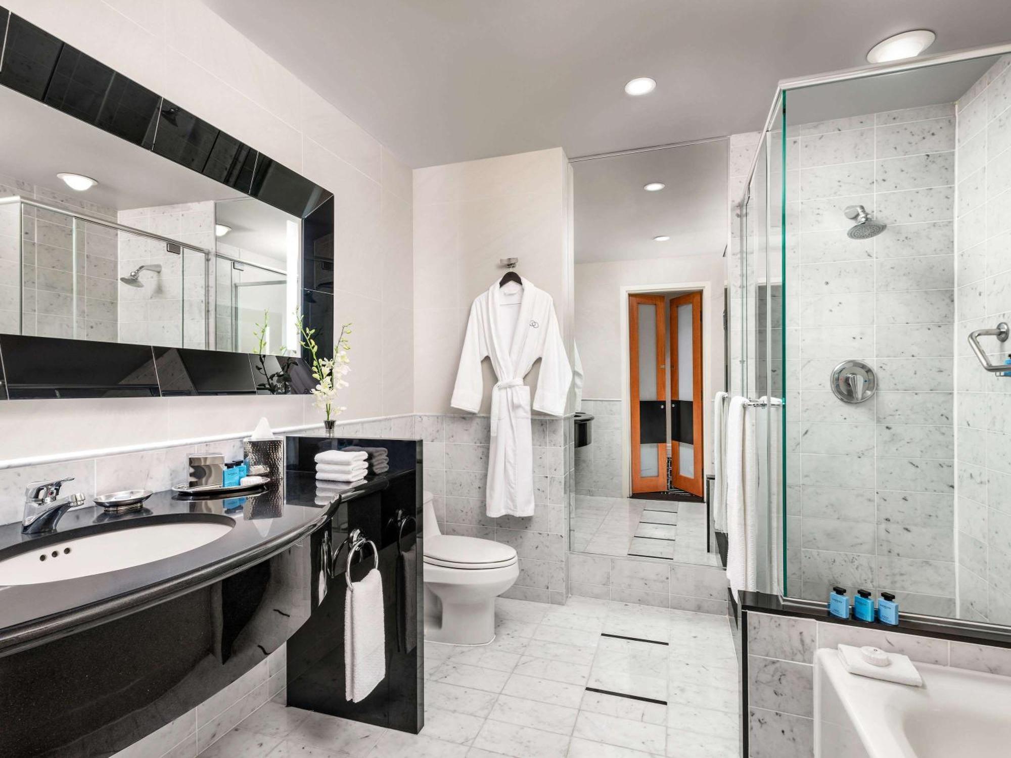 Sofitel Golden Mile 5*
