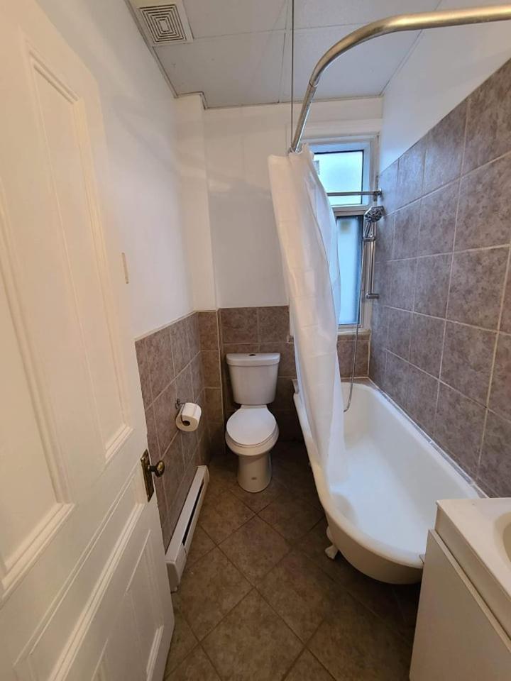 Private Parking Full Kitchen C *