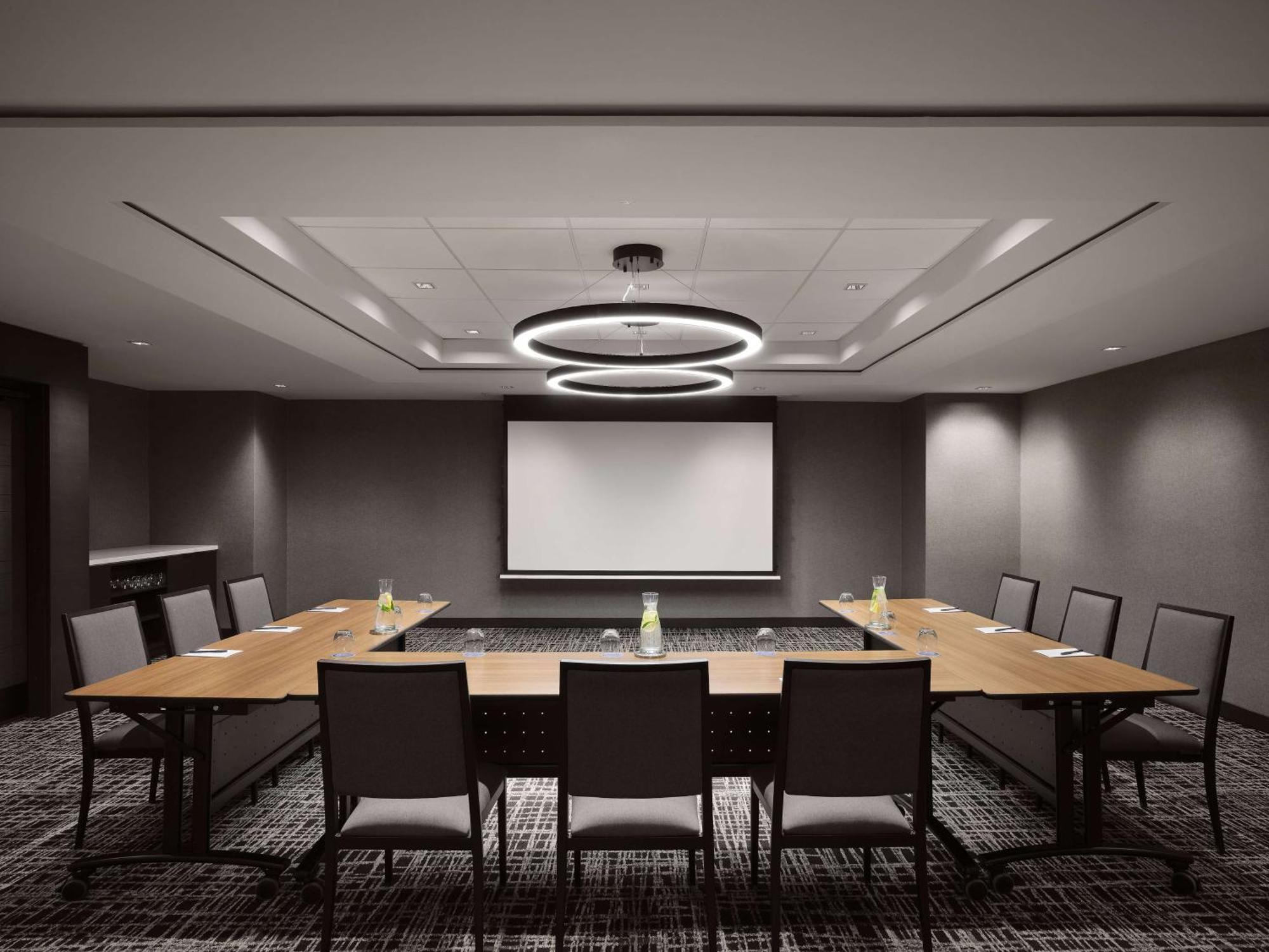 Hyatt Place - Downtown Hotel 3*