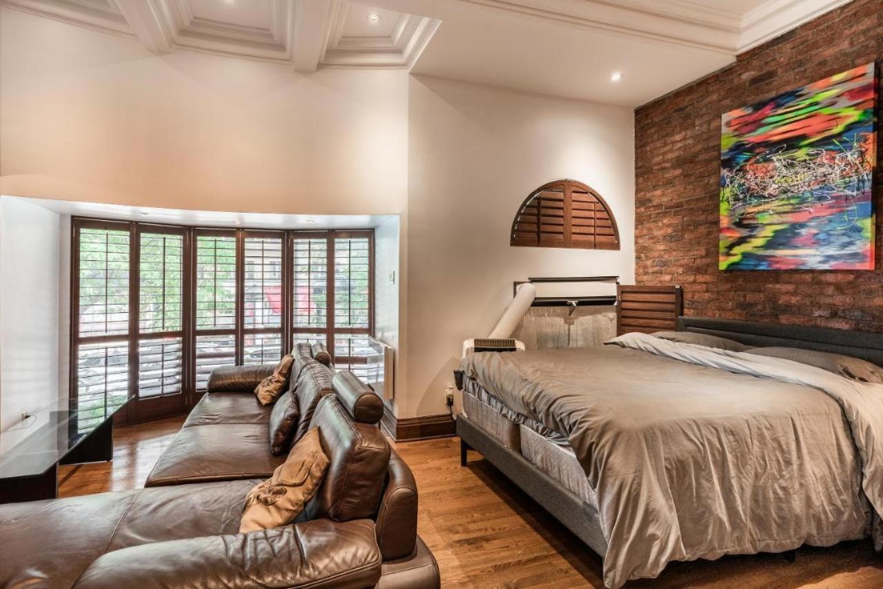 Beautiful Downtown Studio - A