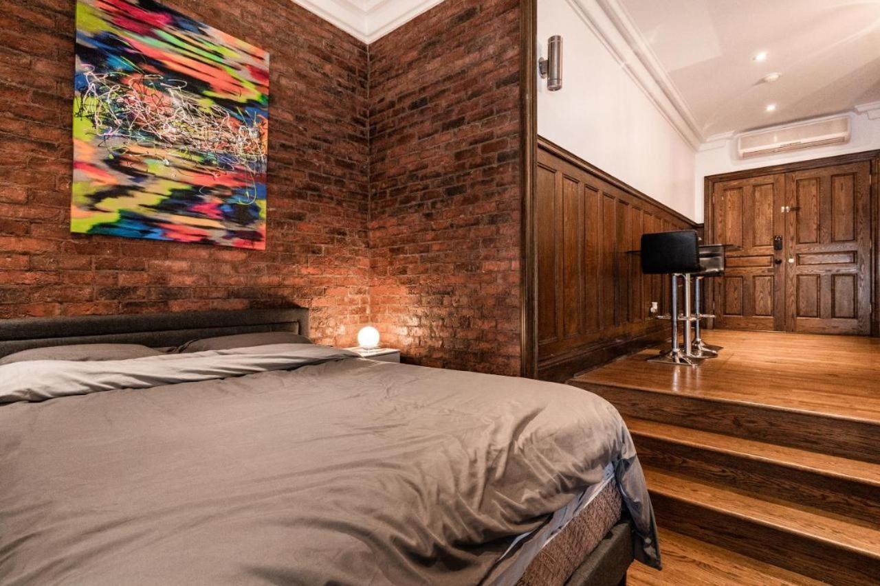 Beautiful Downtown Studio - A *