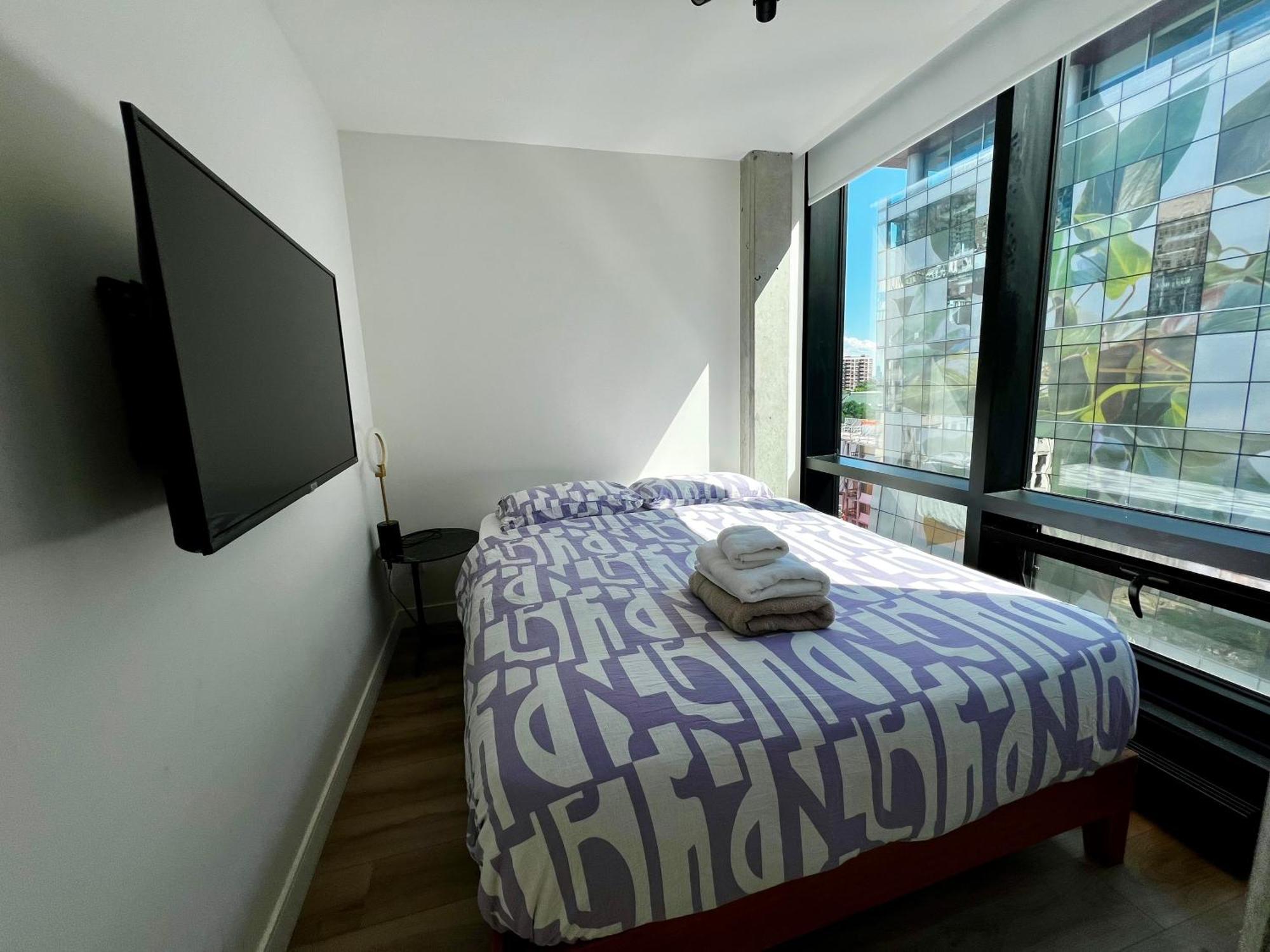 Sky Rocket Downtown Mtl Apartment Montreal