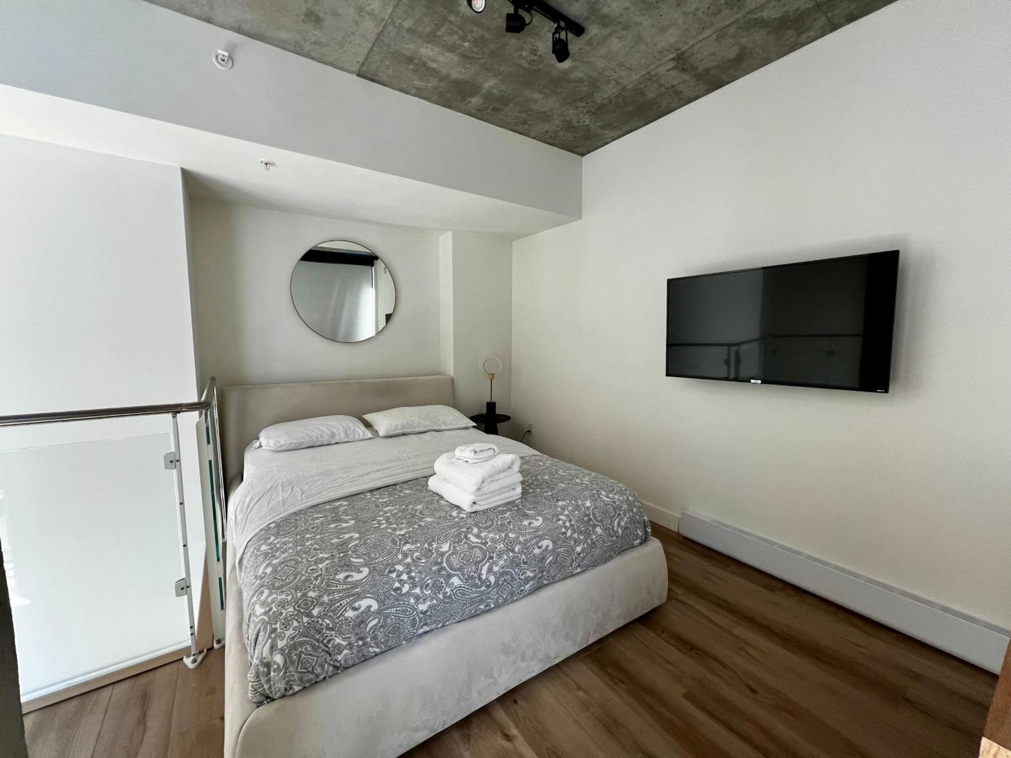 Apartment Sky Rocket Downtown Mtl Montreal