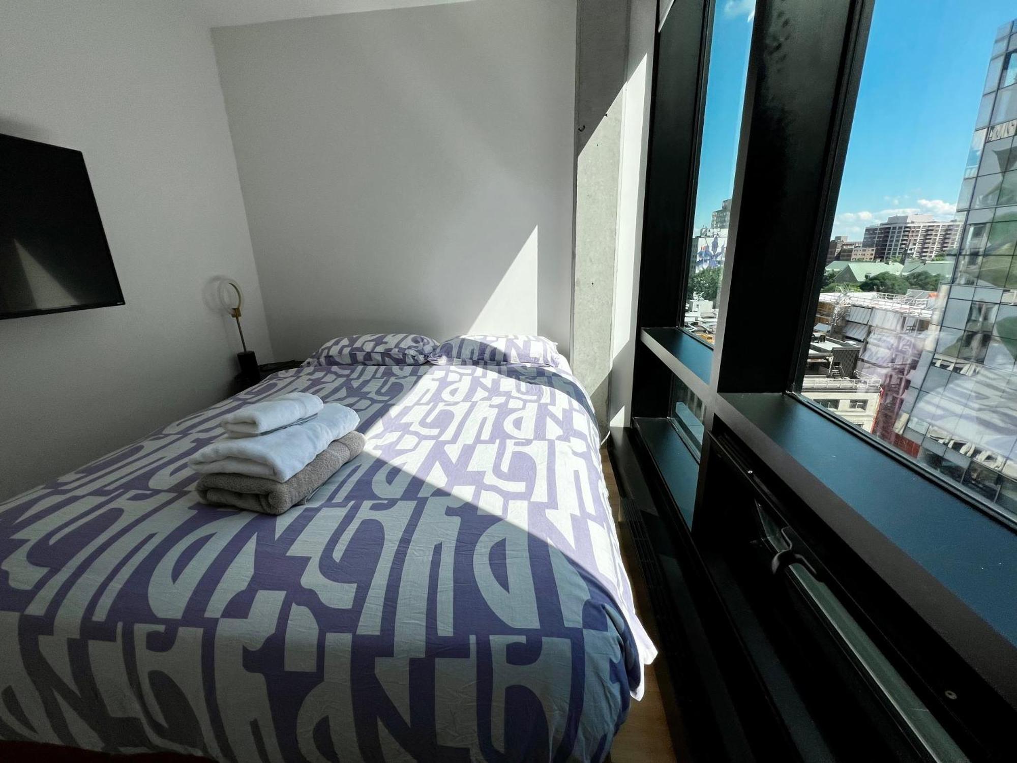 Sky Rocket Downtown Mtl Apartment Montreal
