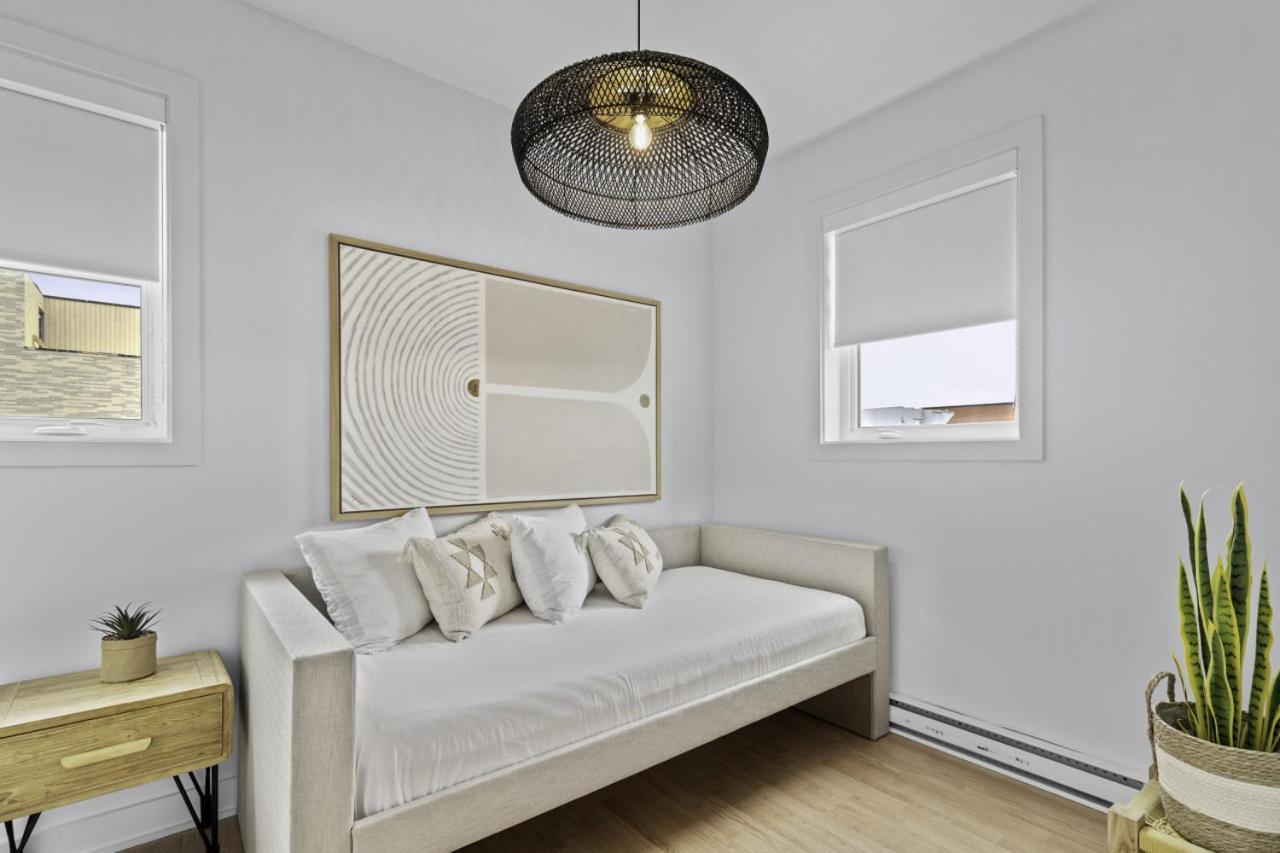 Renovated 2-bedroom Haven By Jean Talon Market Apartment