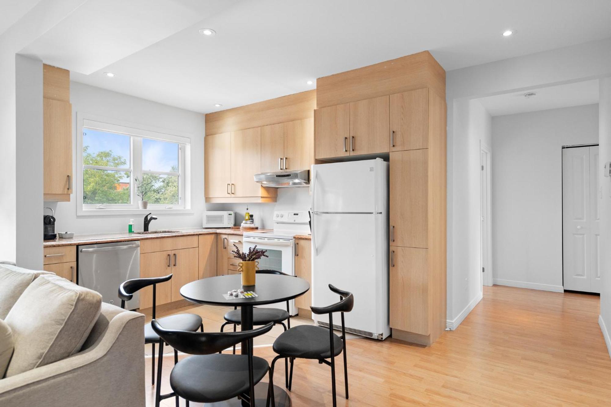 Trendy 2-bedroom Haven By Jean Talon Market * Montreal