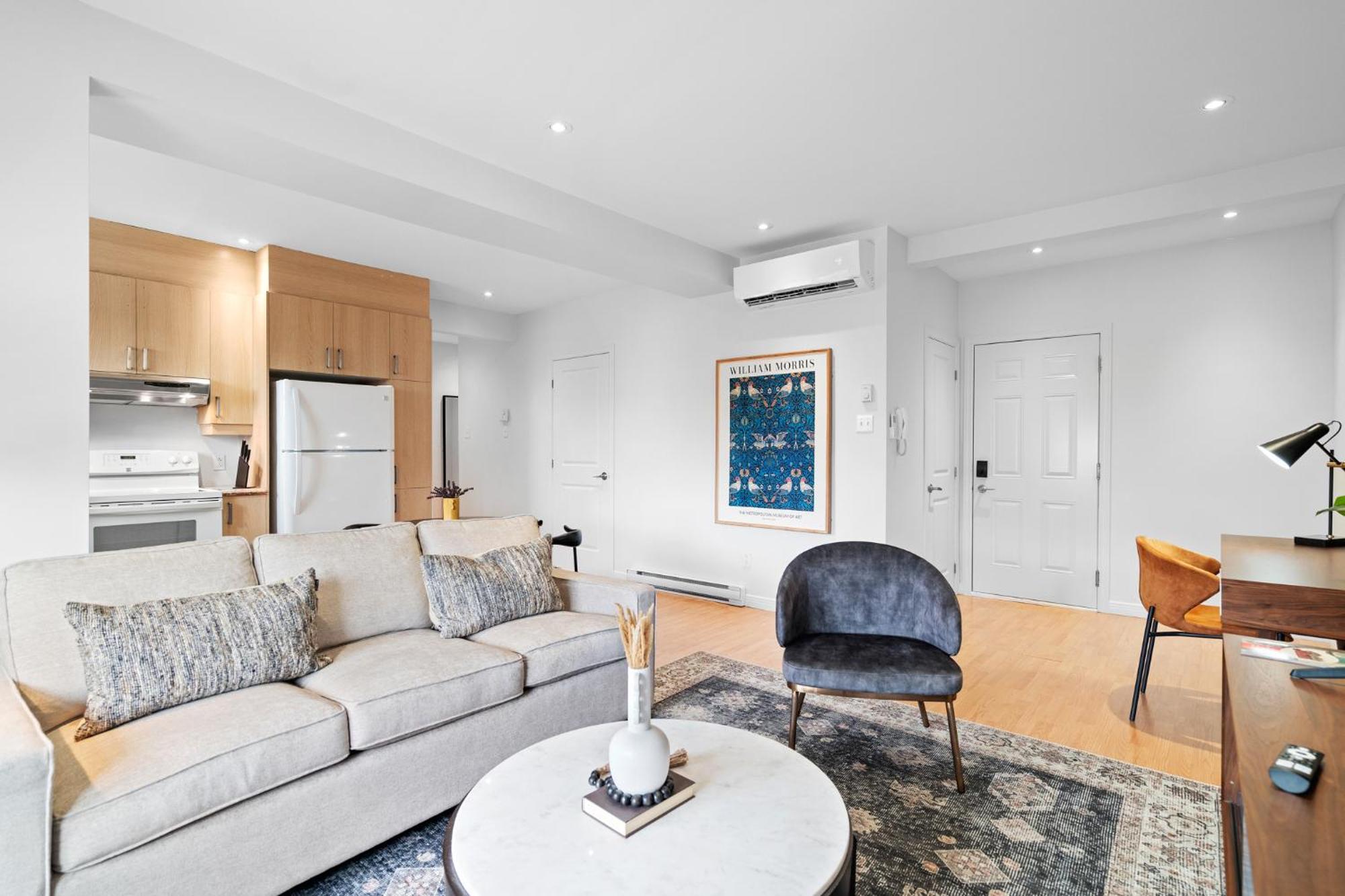 Apartment Trendy 2-bedroom Haven By Jean Talon Market