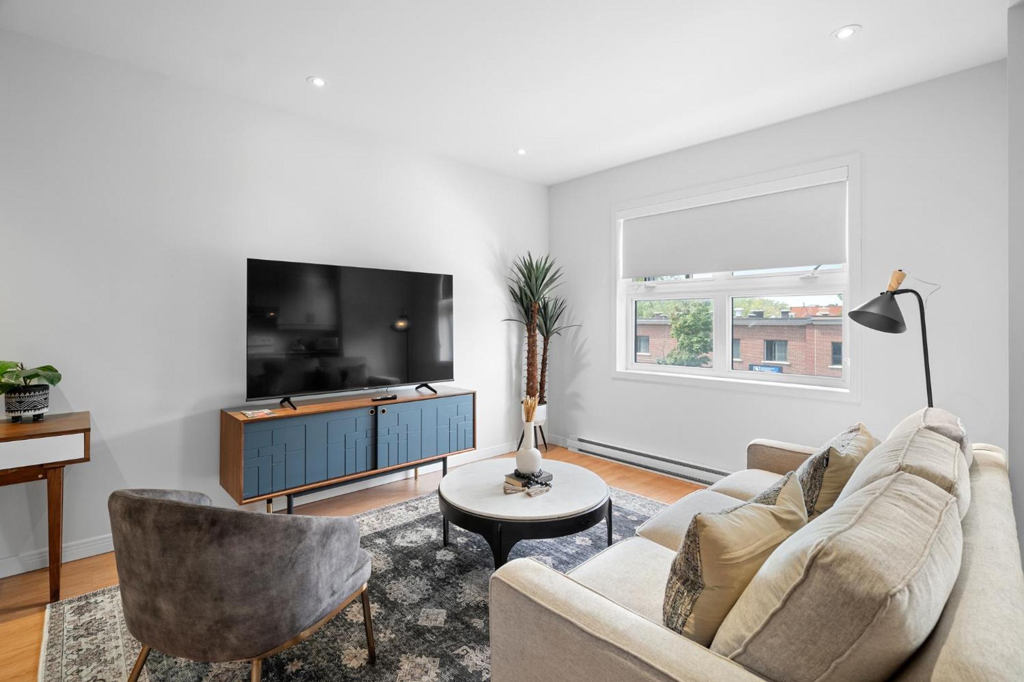 Trendy 2-bedroom Haven By Jean Talon Market Apartment *