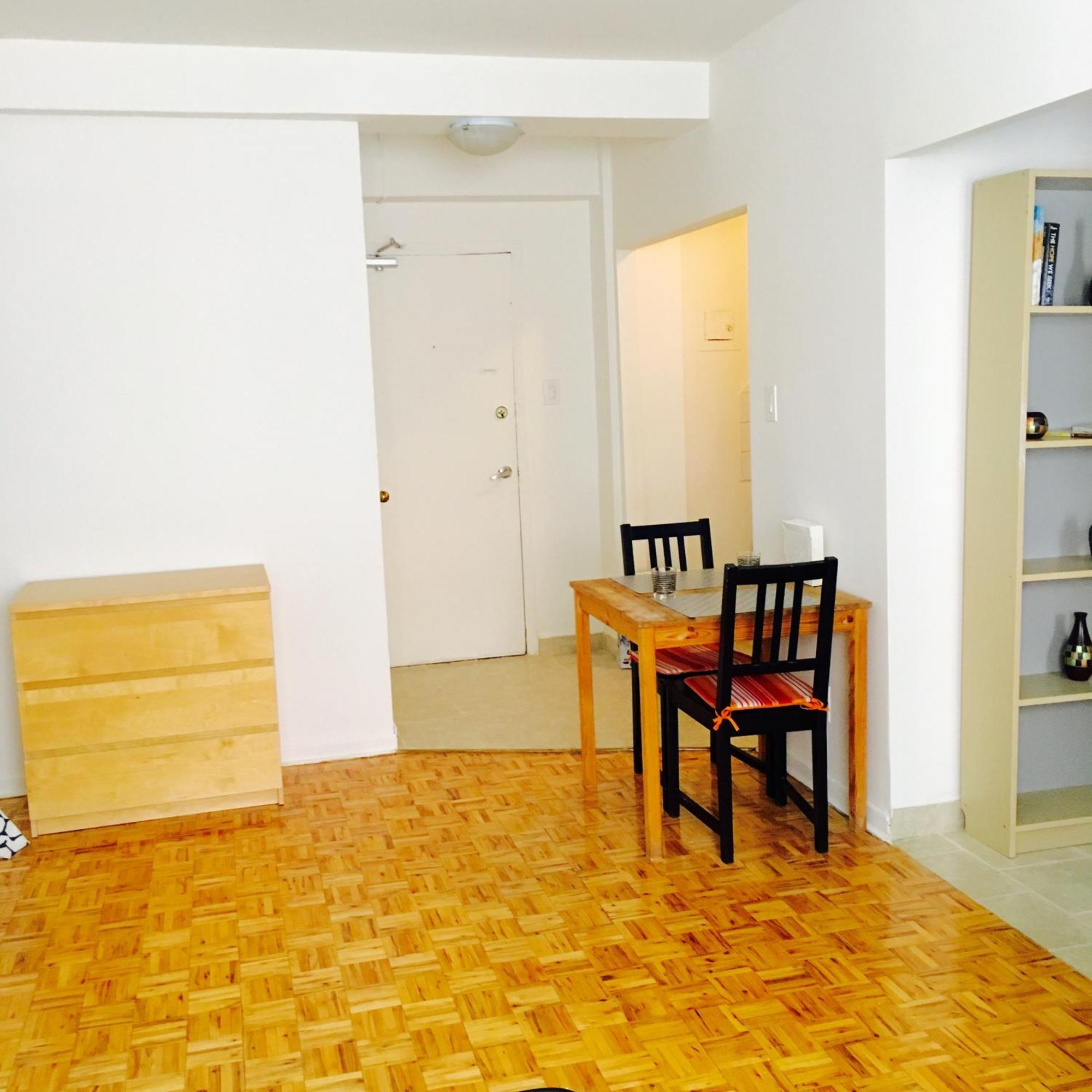 Stylish Comfortable In The Golden Square Mile Montreal