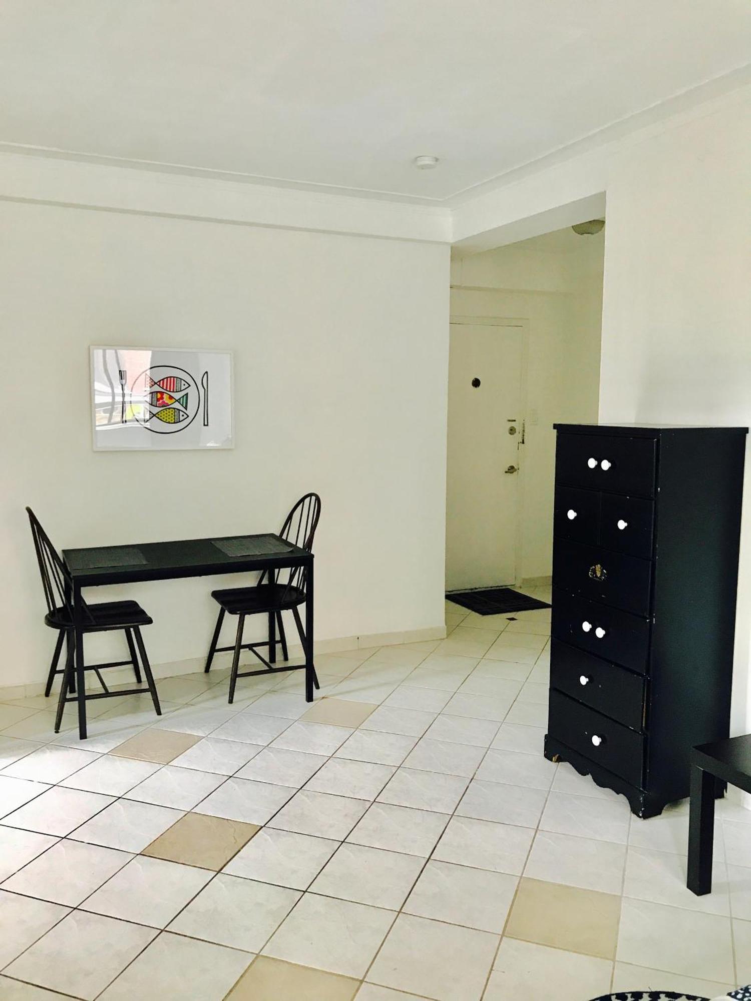 Stylish Comfortable In The Golden Square Mile Apartment *