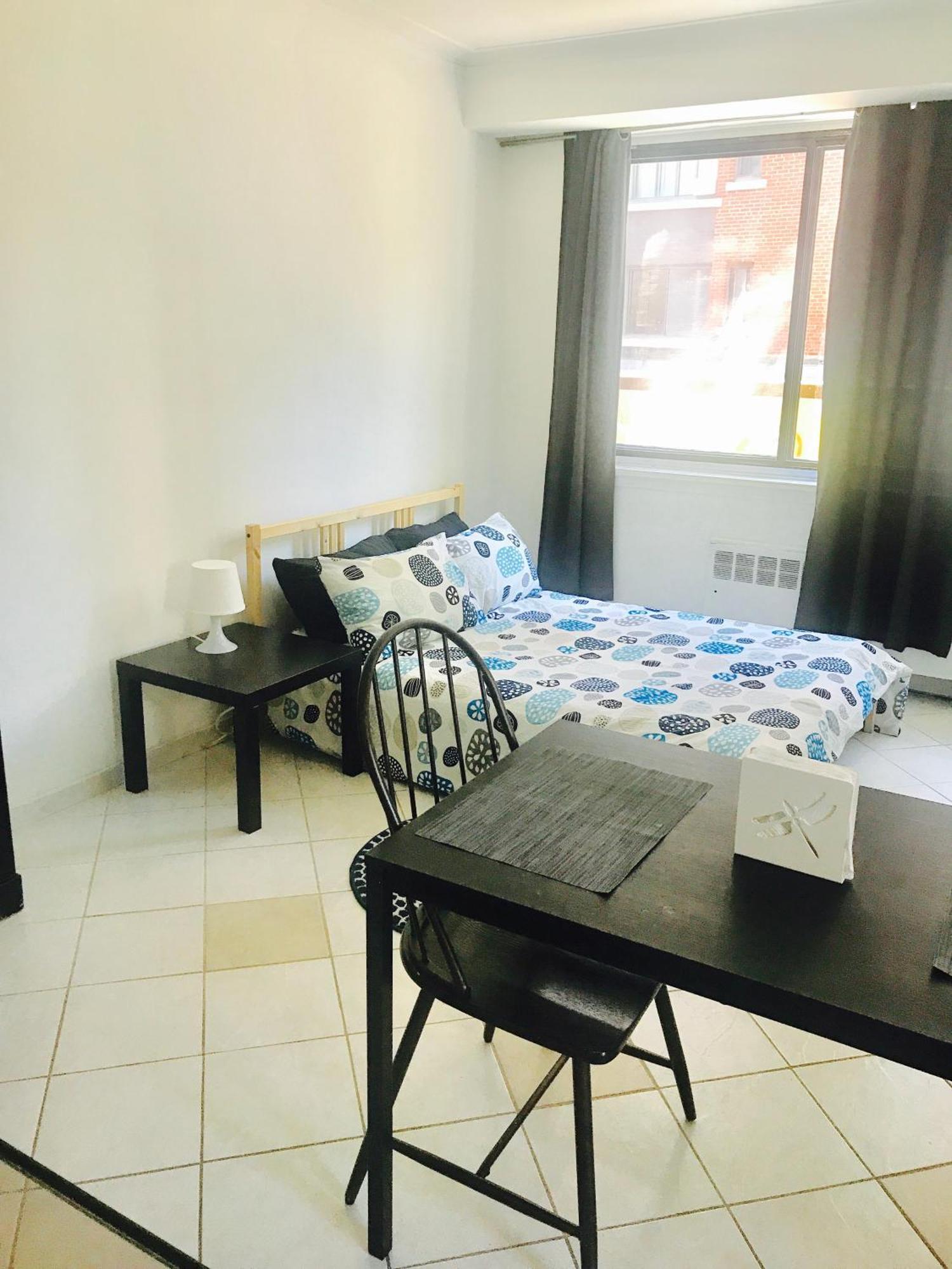 Stylish Comfortable In The Golden Square Mile Apartment