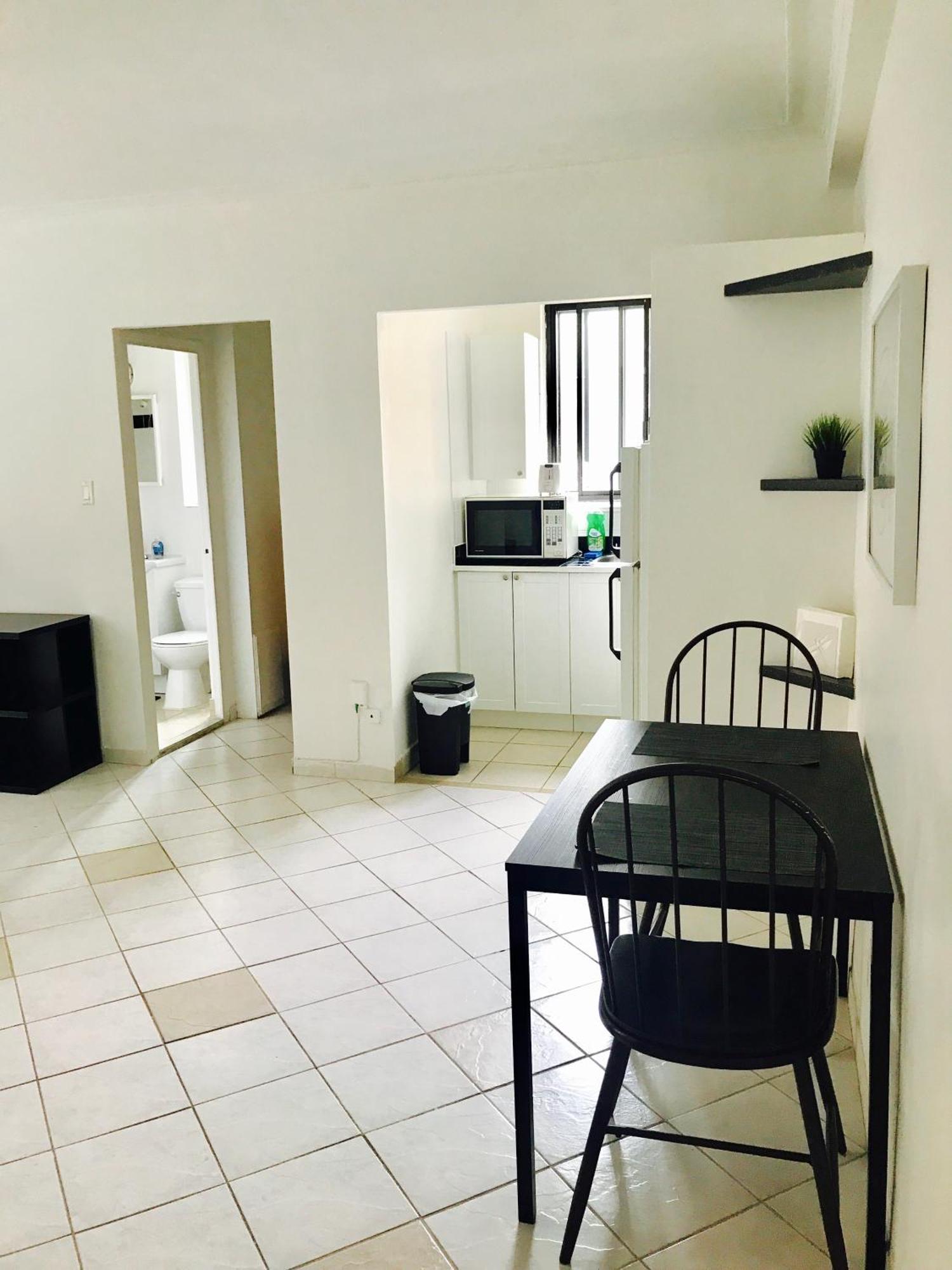Stylish Comfortable In The Golden Square Mile Apartment