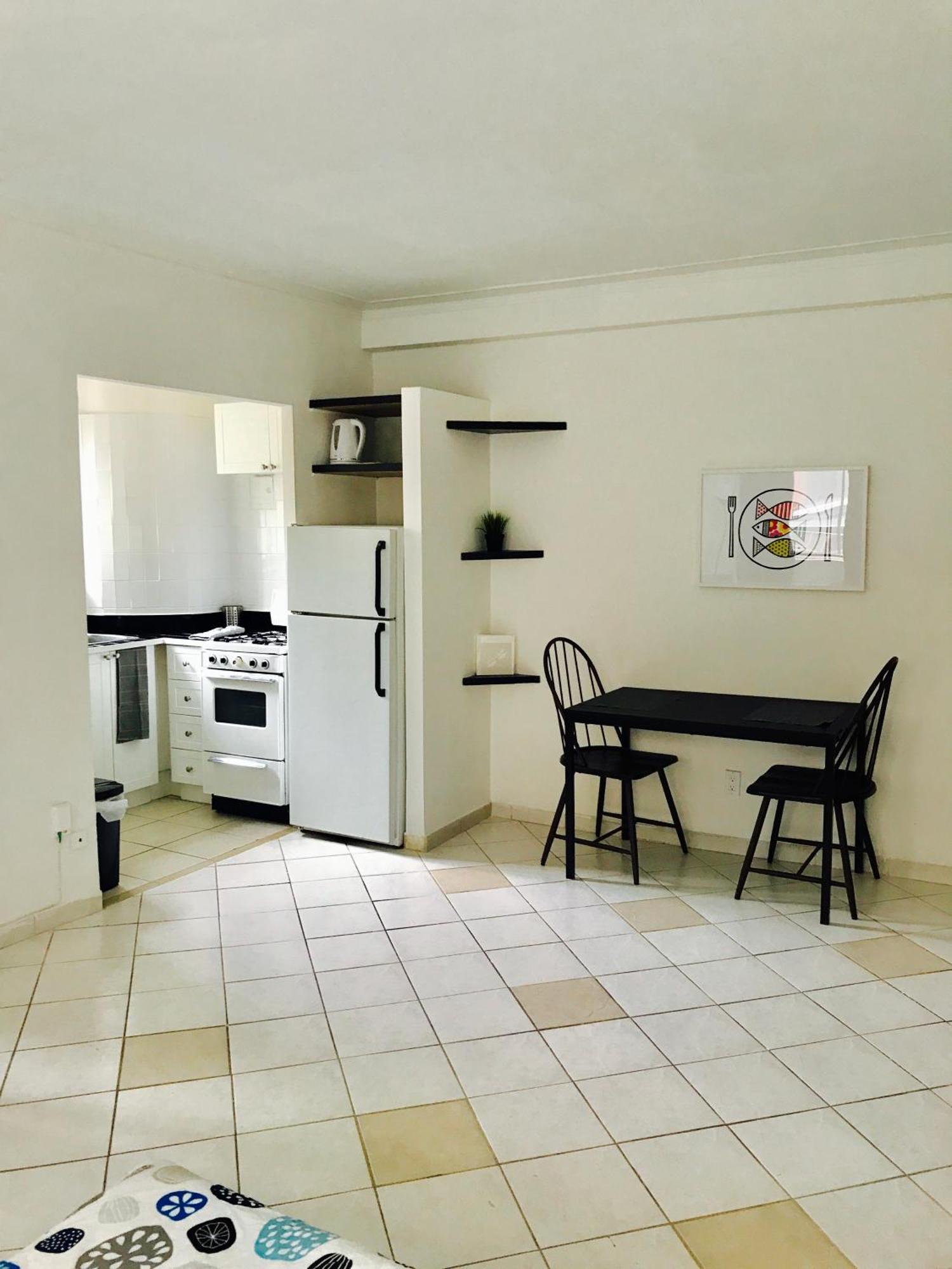 Stylish Comfortable In The Golden Square Mile Apartment *