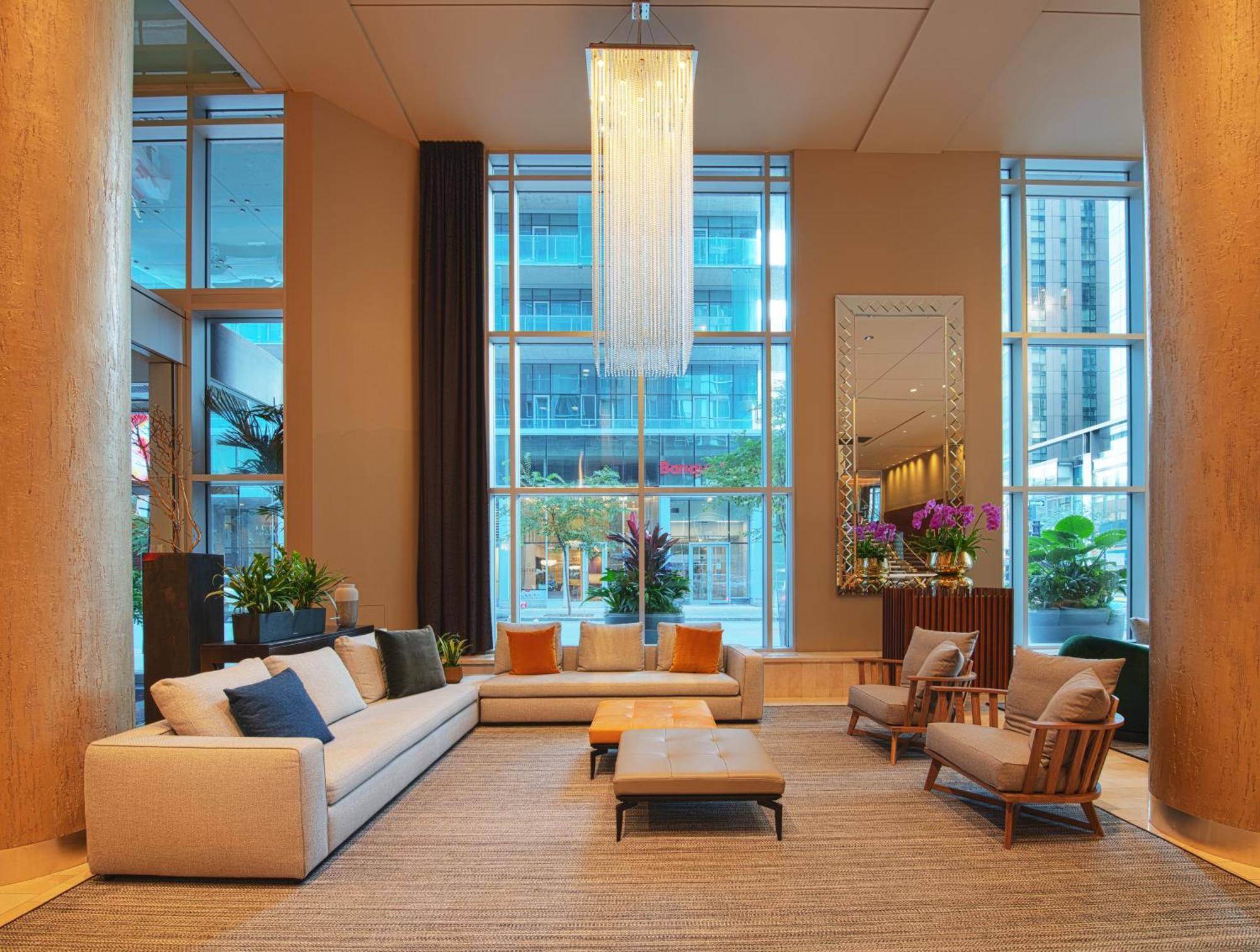 Warwick Le Crystal - Montreal