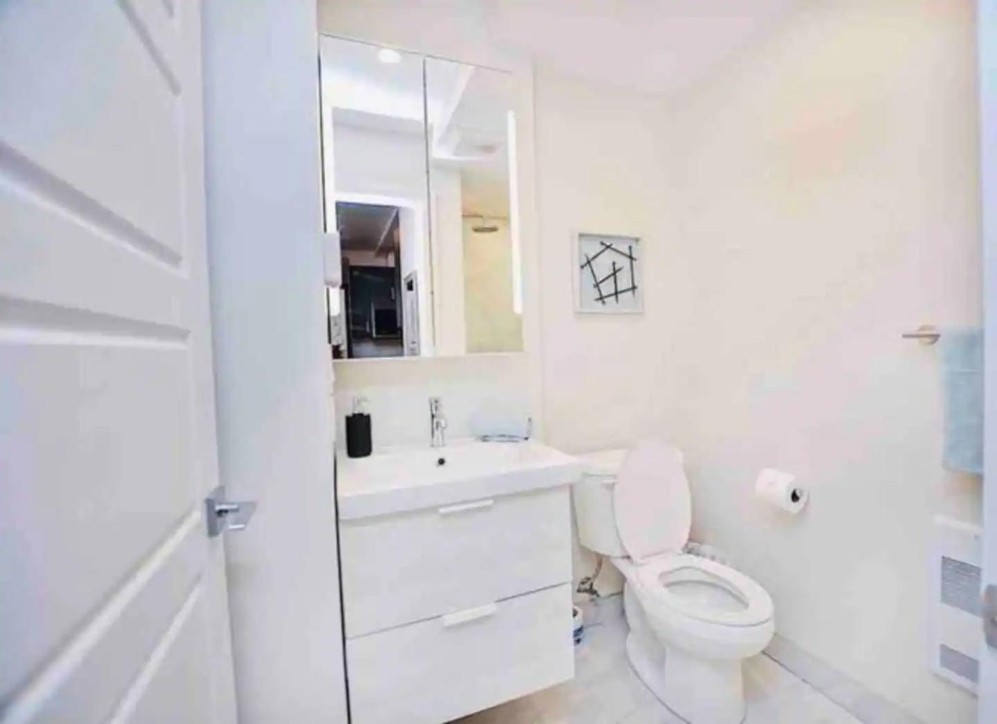 Elegant 3bdr In Heart Of Plateau 8b Apartment Montreal