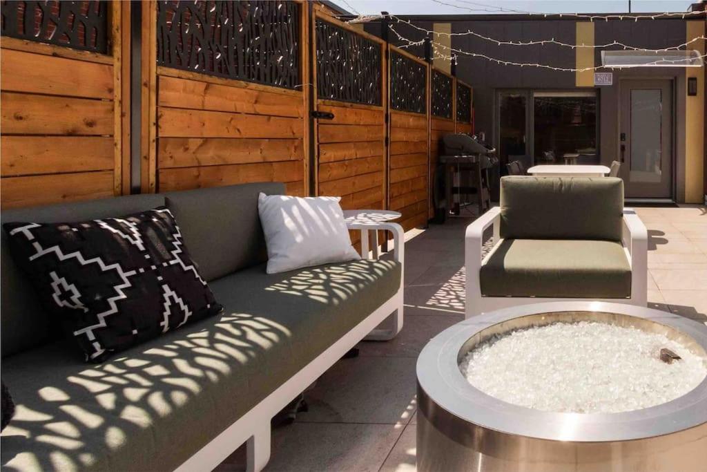 Plaza12 - Stringlights, Xl Terrace, Restos & Shops Montreal