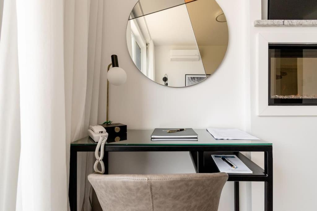 Apartment Plaza12 - Stringlights, Xl Terrace, Restos & Shops Montreal