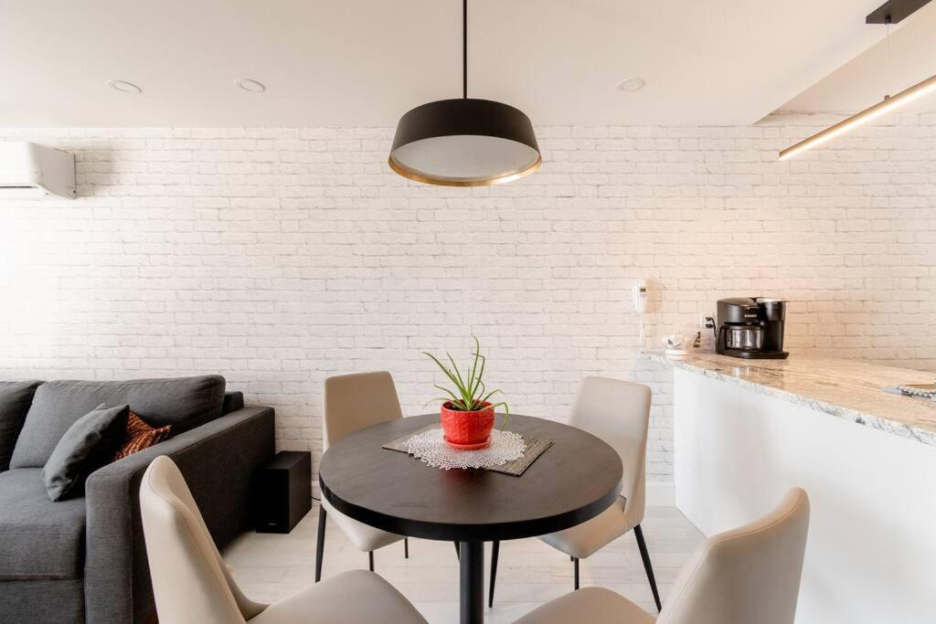 Plaza12 - Stringlights, Xl Terrace, Restos & Shops Apartment Montreal