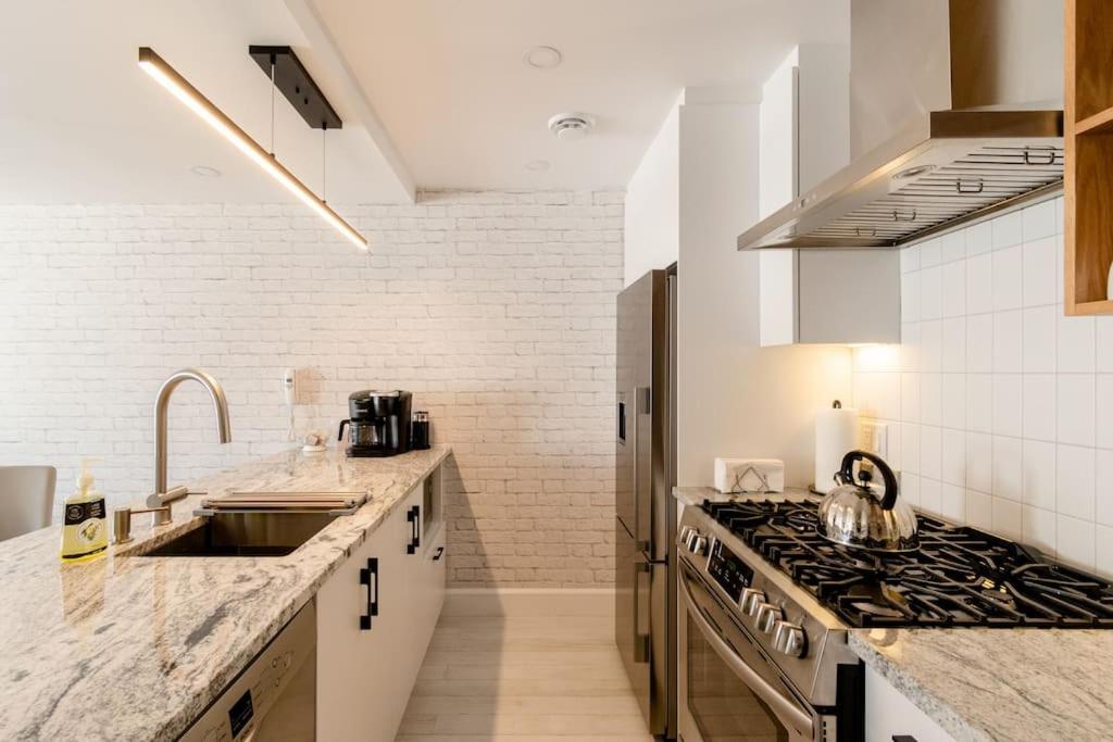 Plaza12 - Stringlights, Xl Terrace, Restos & Shops Apartment Montreal