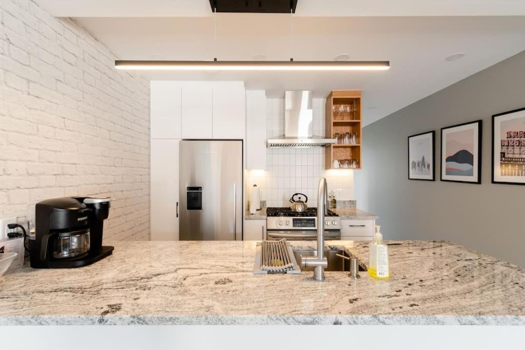 Apartment Plaza12 - Stringlights, Xl Terrace, Restos & Shops Montreal