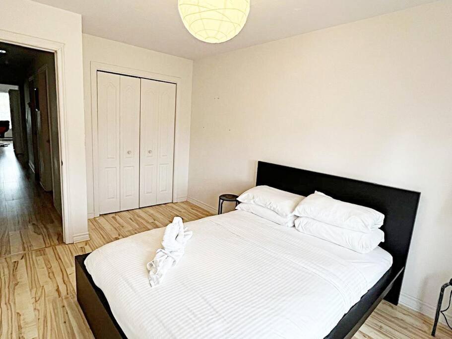 3 Bedrooms Large - Ndg Apartment Montreal
