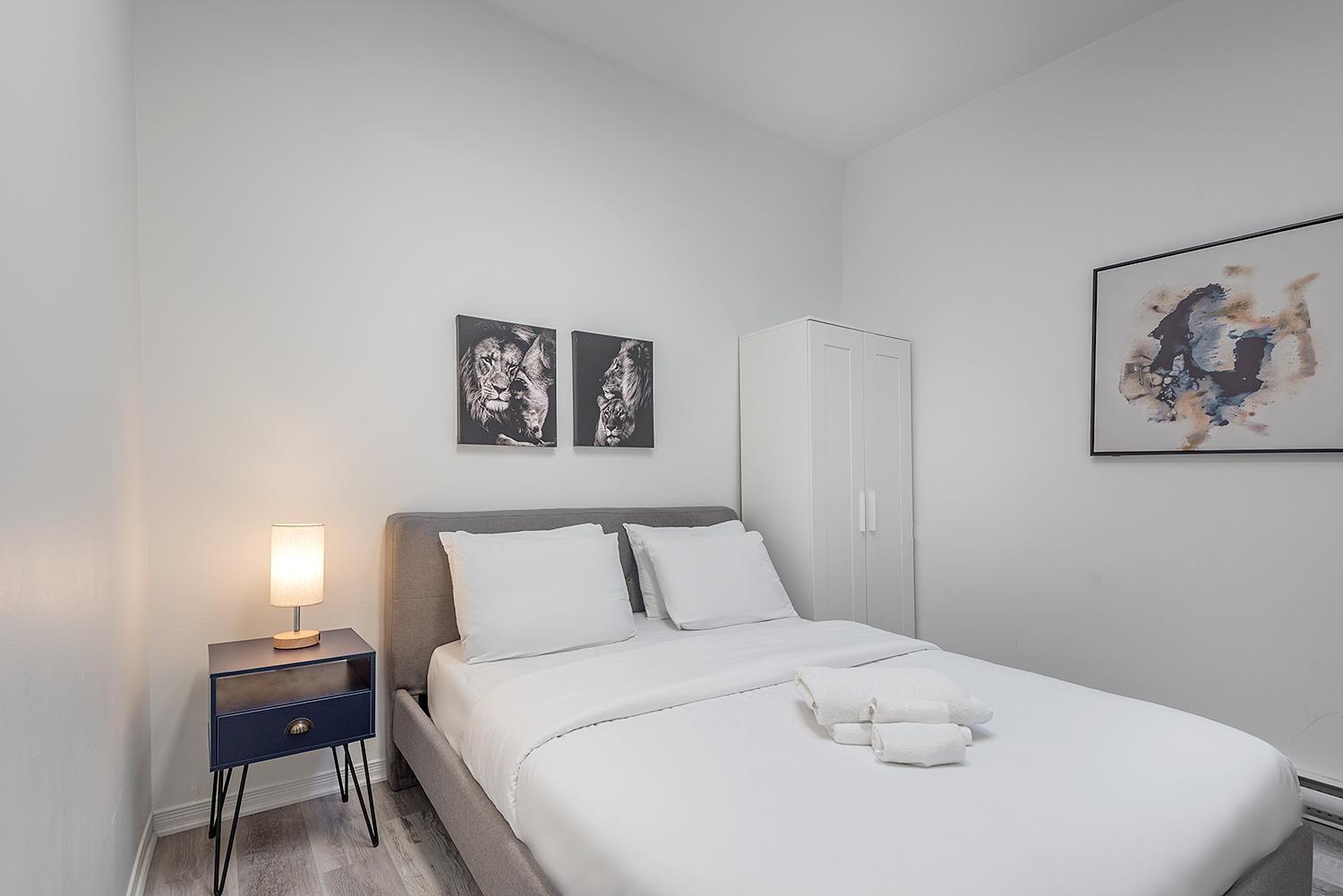 Spacious 5-bed Oasis In The Heart Of Downtown-5 Min To Bell Center, Free Parking * Montreal