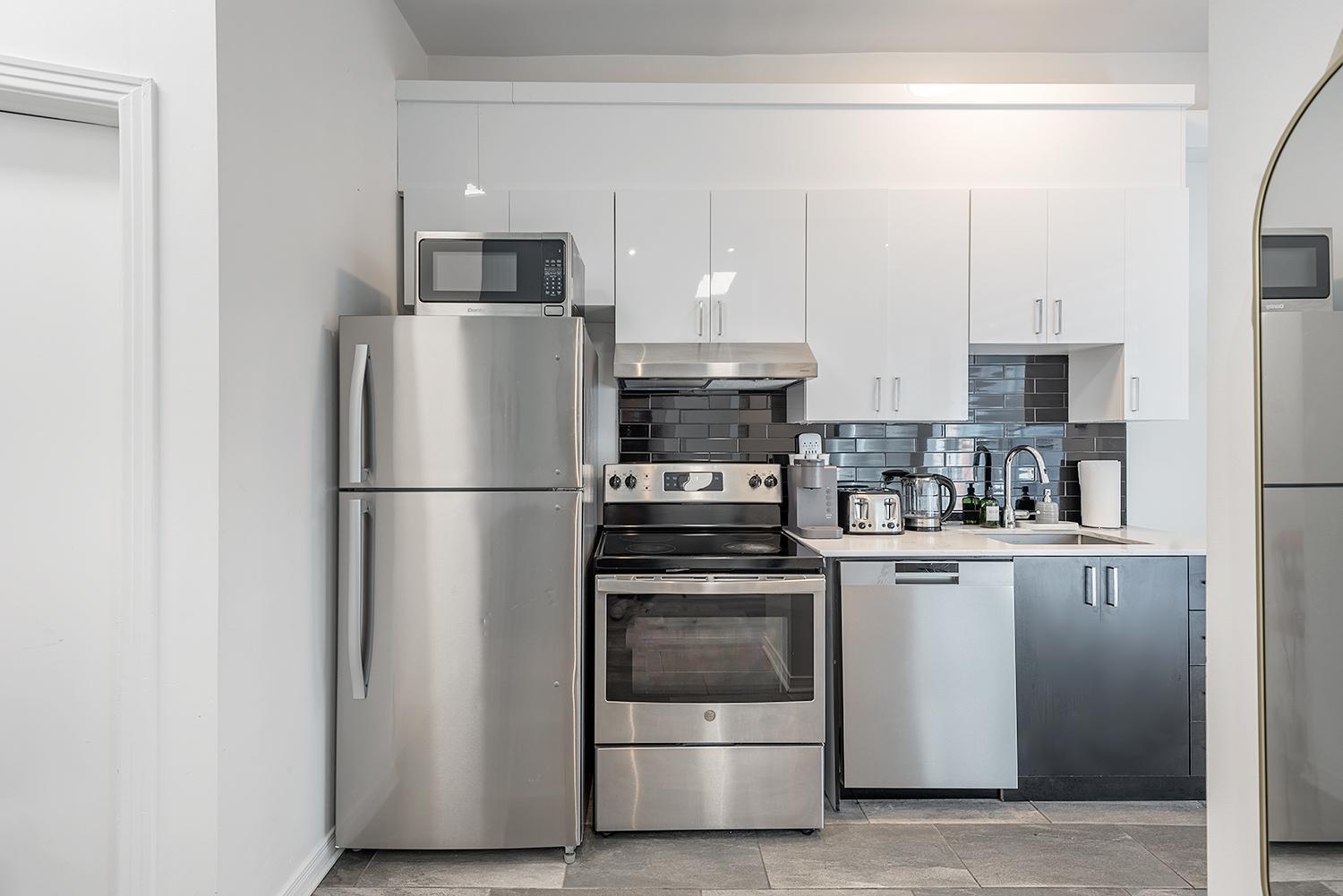 Apartment Spacious 5-bed Oasis In The Heart Of Downtown-5 Min To Bell Center, Free Parking