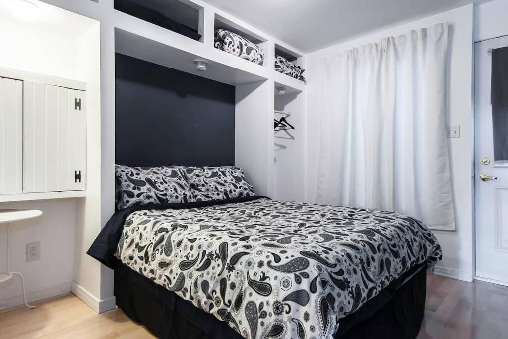 Apartment Metro Sherbrooke - 1 Bedroom