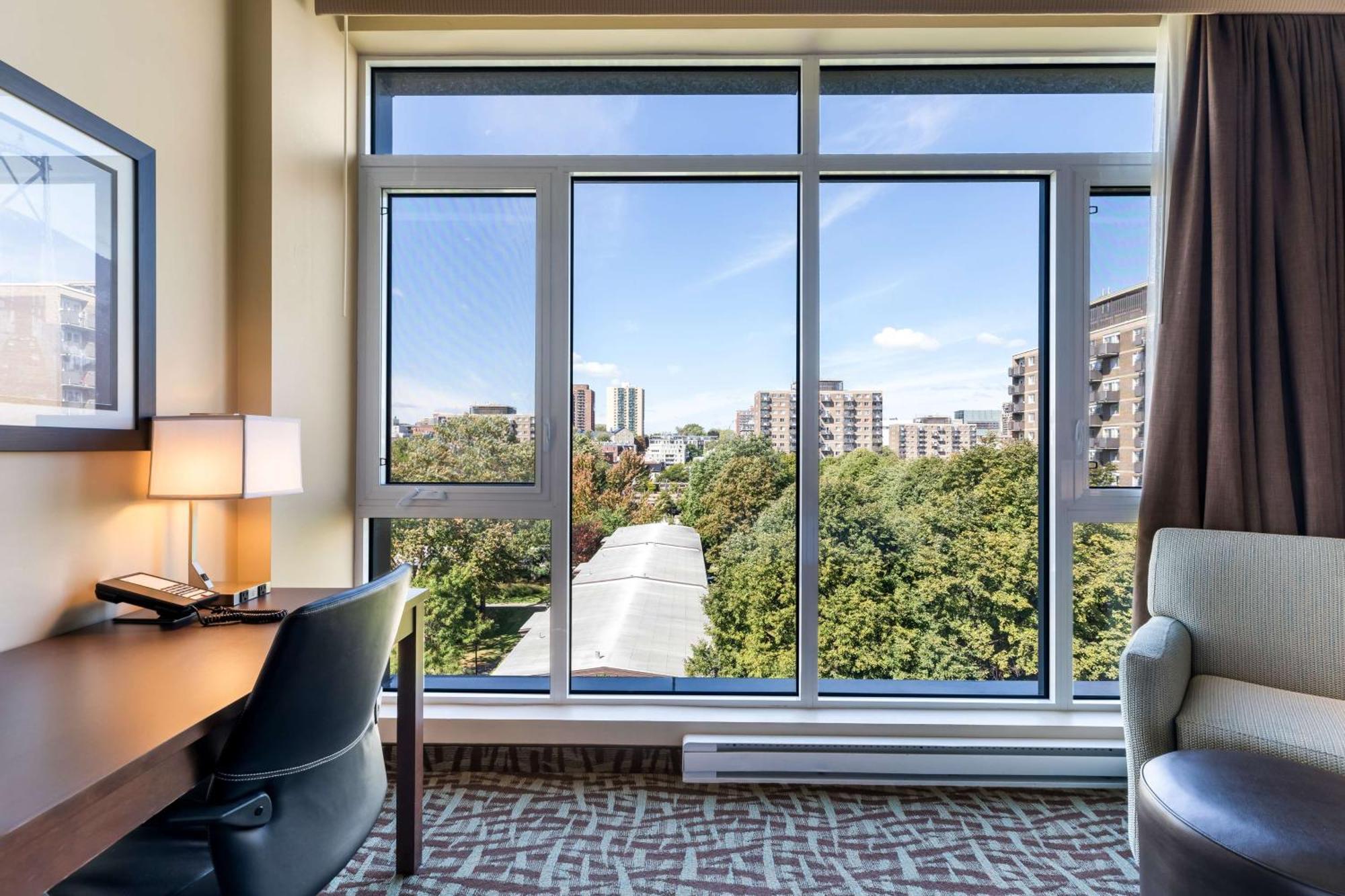 Best Western Plus Hotel Montreal 4*