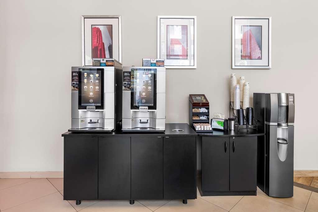 Best Western Plus Hotel Montreal Hotel 4*