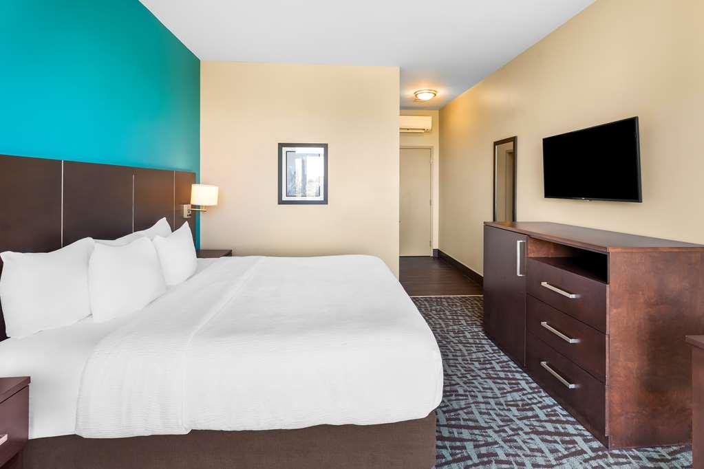 Best Western Plus Hotel Montreal Hotel 4*
