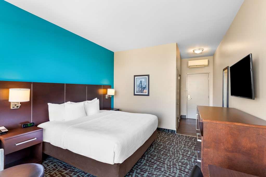 Best Western Plus Hotel Montreal 4*