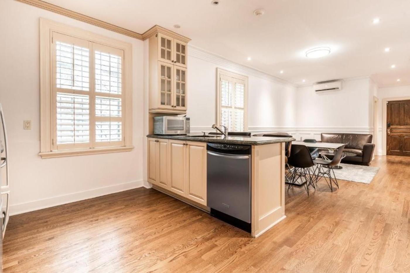 Luxurious 1 Bedroom With 2 Beds - B *