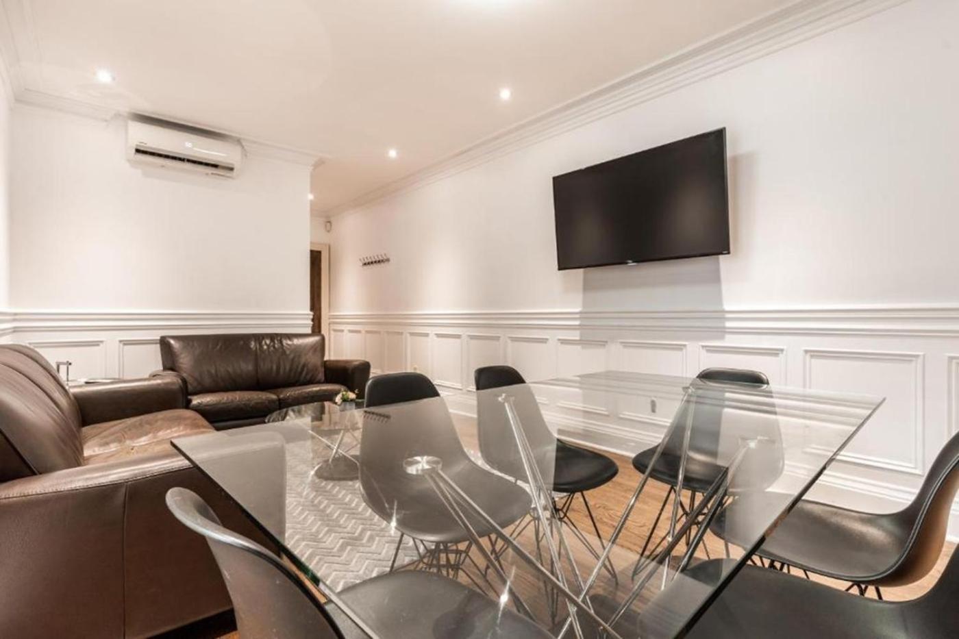 Luxurious 1 Bedroom With 2 Beds - B Montreal
