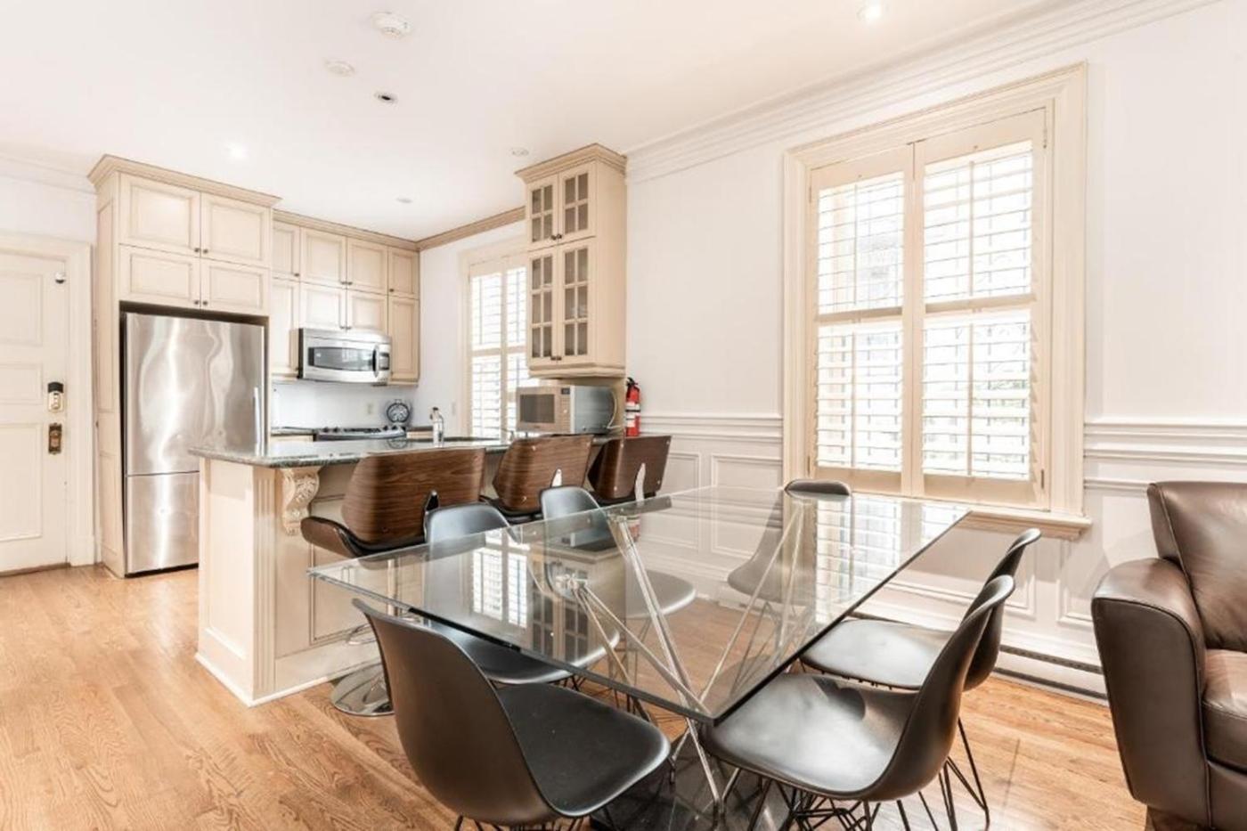 Luxurious 1 Bedroom With 2 Beds - B *